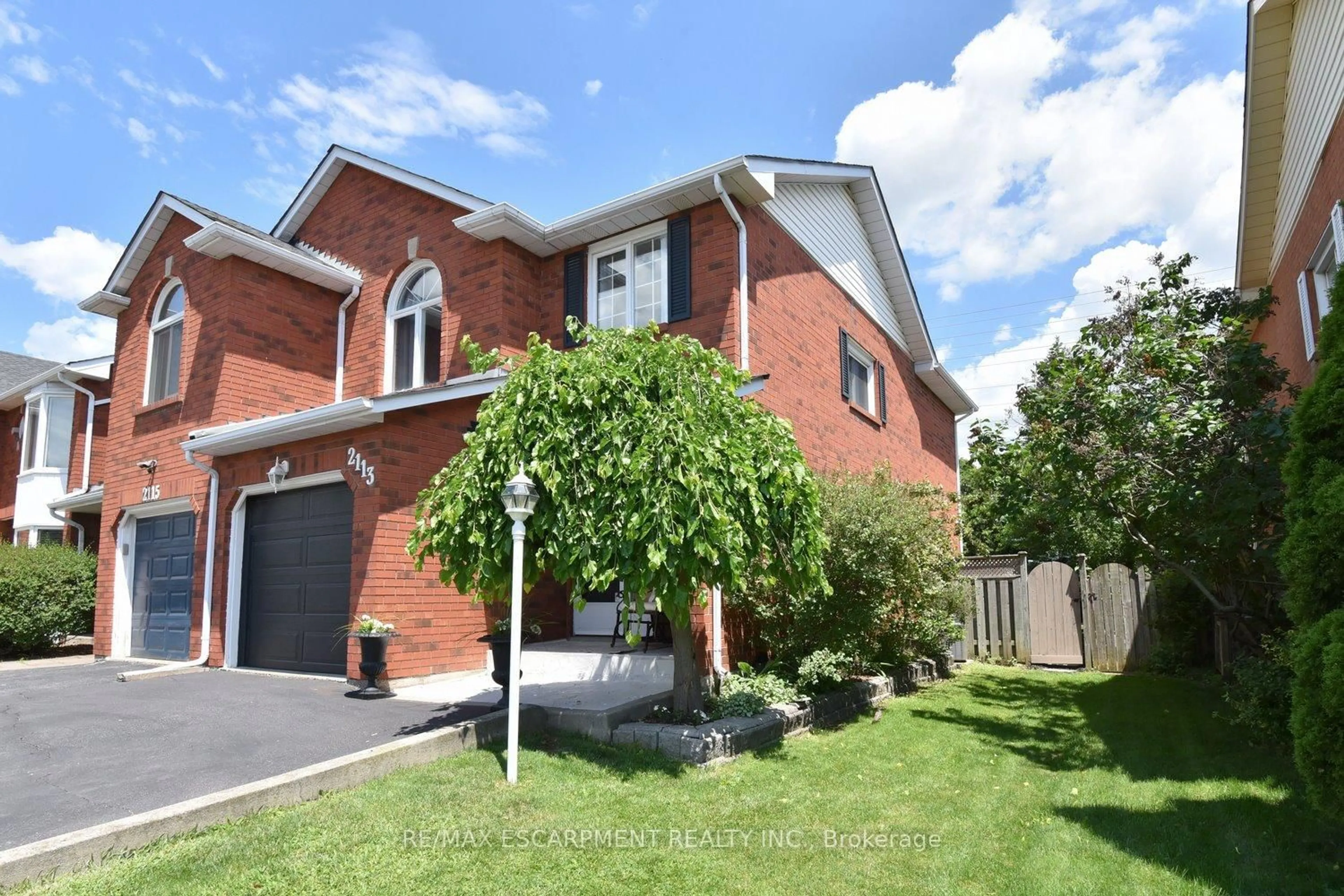 Home with brick exterior material, street for 2113 Chrisdon Rd, Burlington Ontario L7M 3S4