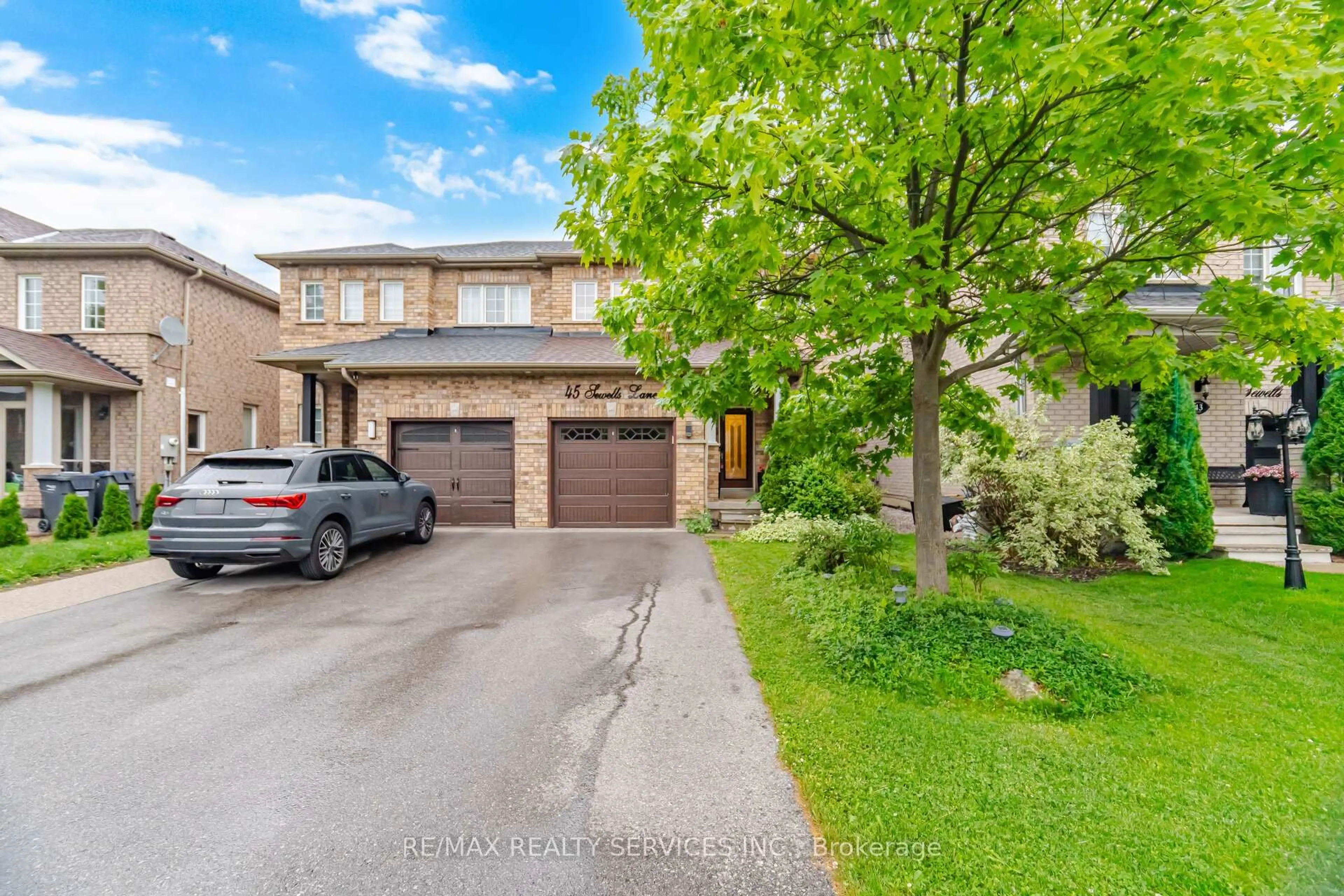 A pic from outside/outdoor area/front of a property/back of a property/a pic from drone, street for 45 Sewells Lane, Brampton Ontario L7A 2Z9