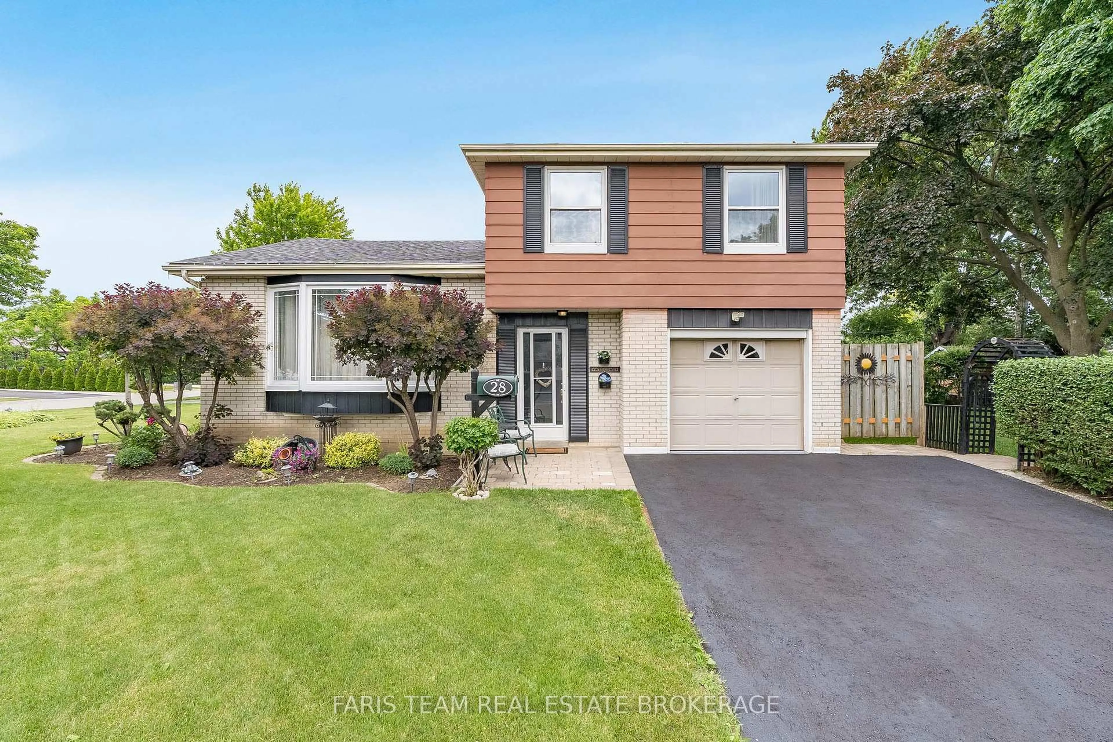 Unknown for 28 Bromley Cres, Brampton Ontario L6T 1Z1
