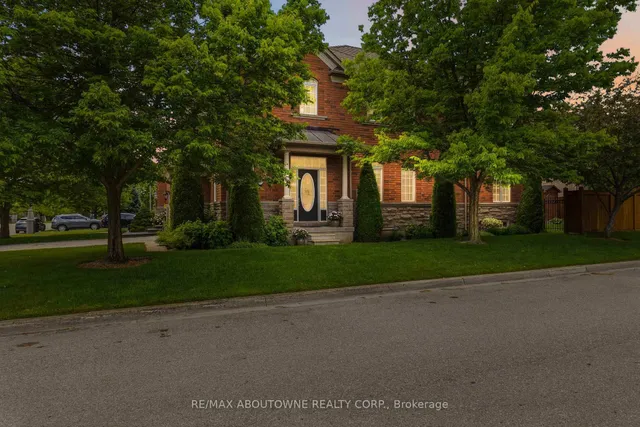 240 Duskywing Way, Oakville 2