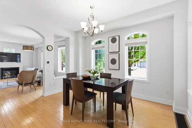 240 Duskywing Way, Oakville 5