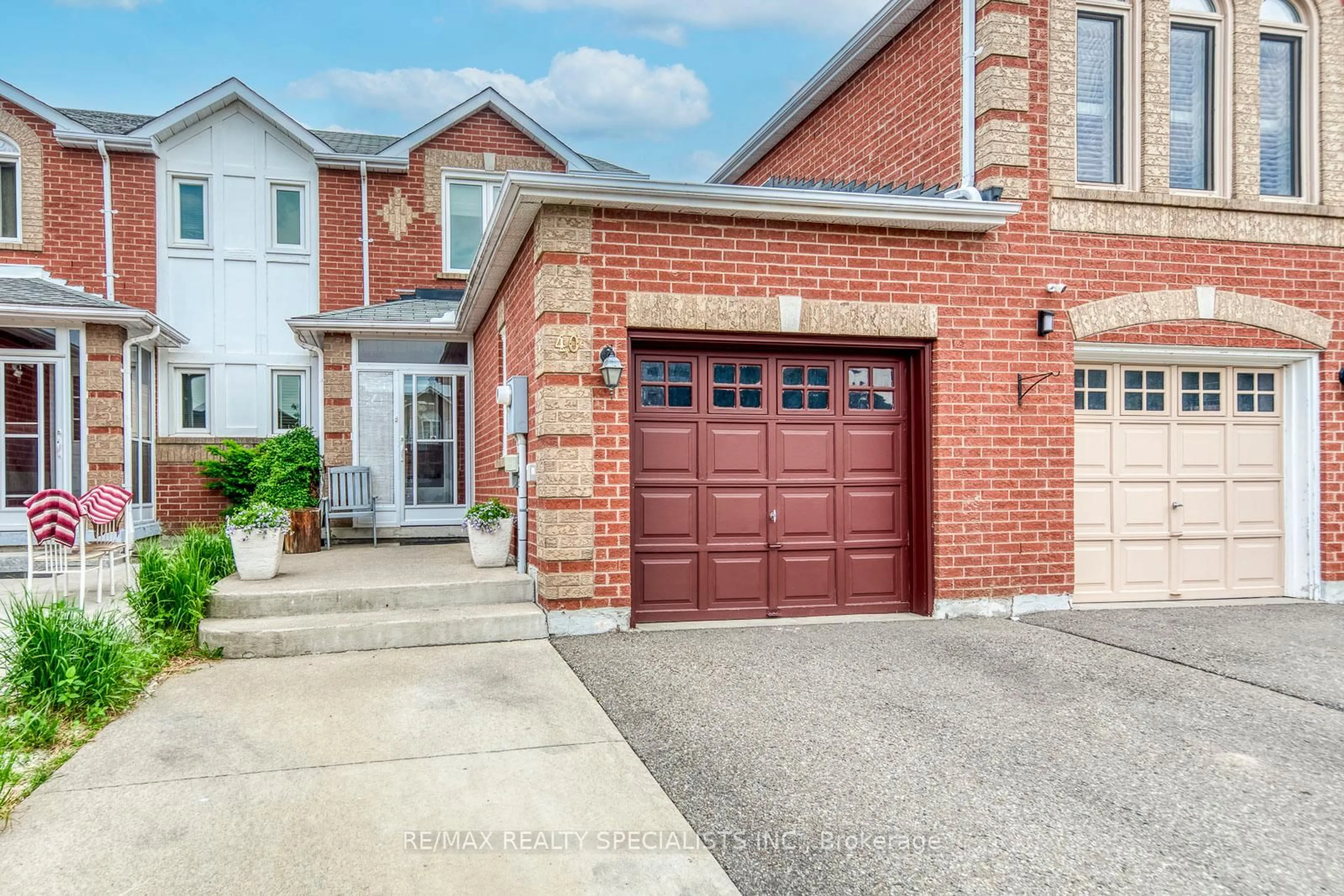 Home with brick exterior material, street for 40 Mannel Cres, Brampton Ontario L6Y 5E2
