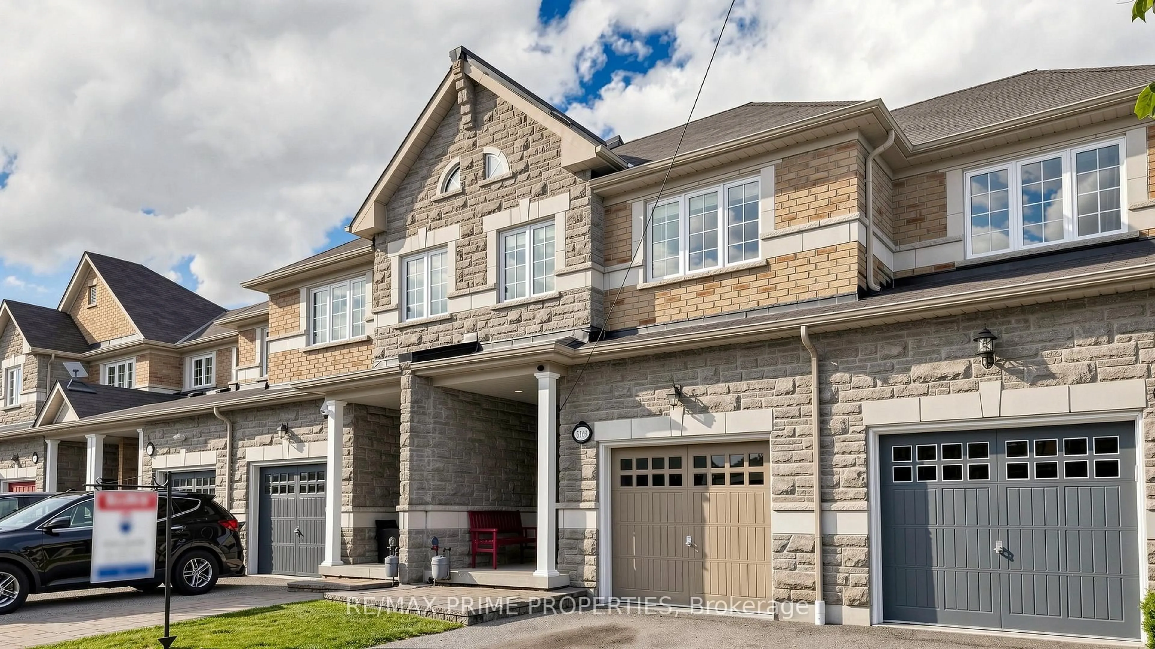 Home with brick exterior material, building for 5169 Angel Stone Dr, Mississauga Ontario L5M 0L5