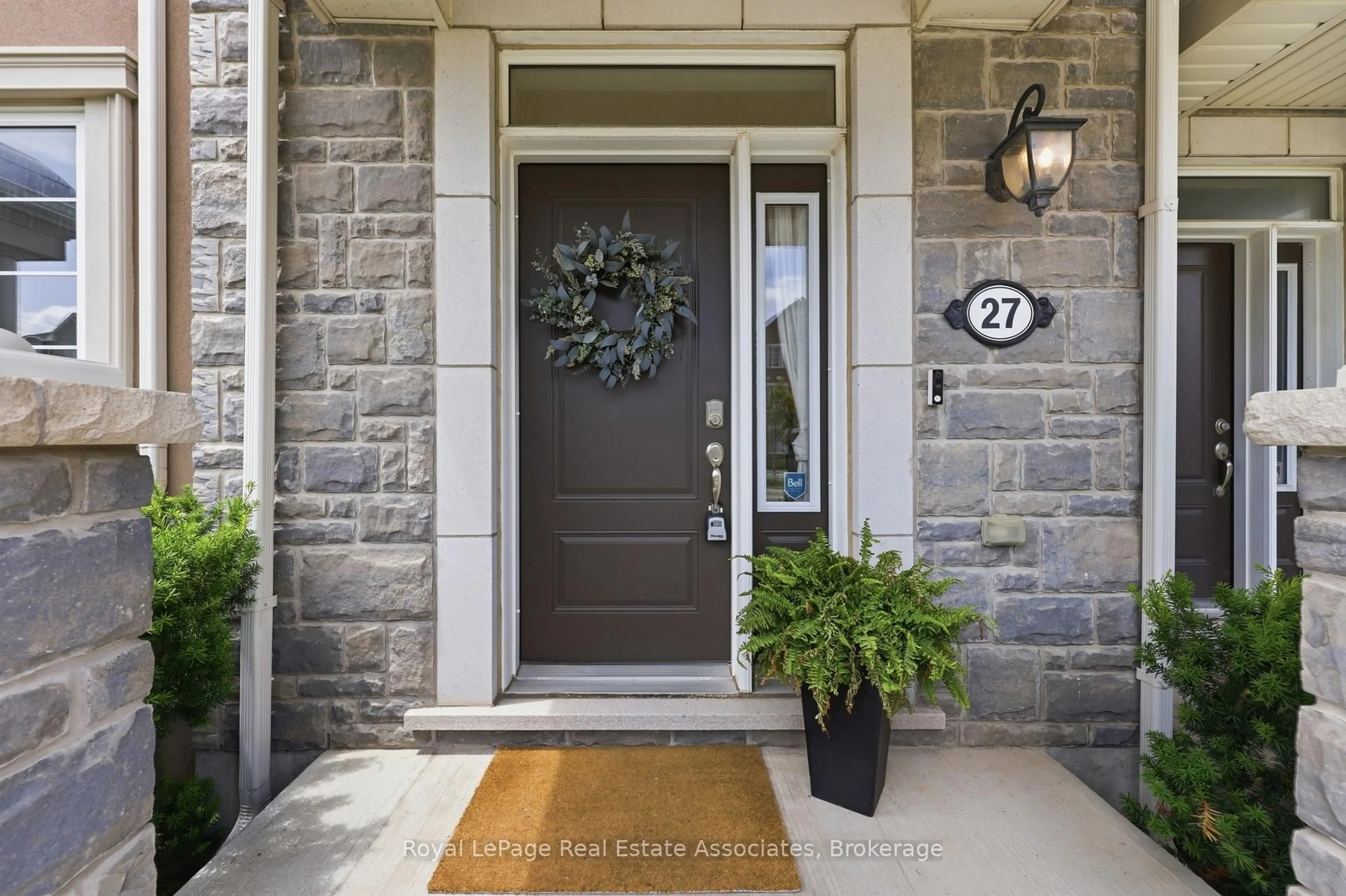 Indoor entryway for 1222 Rose Way #27, Milton Ontario L9E 1P2