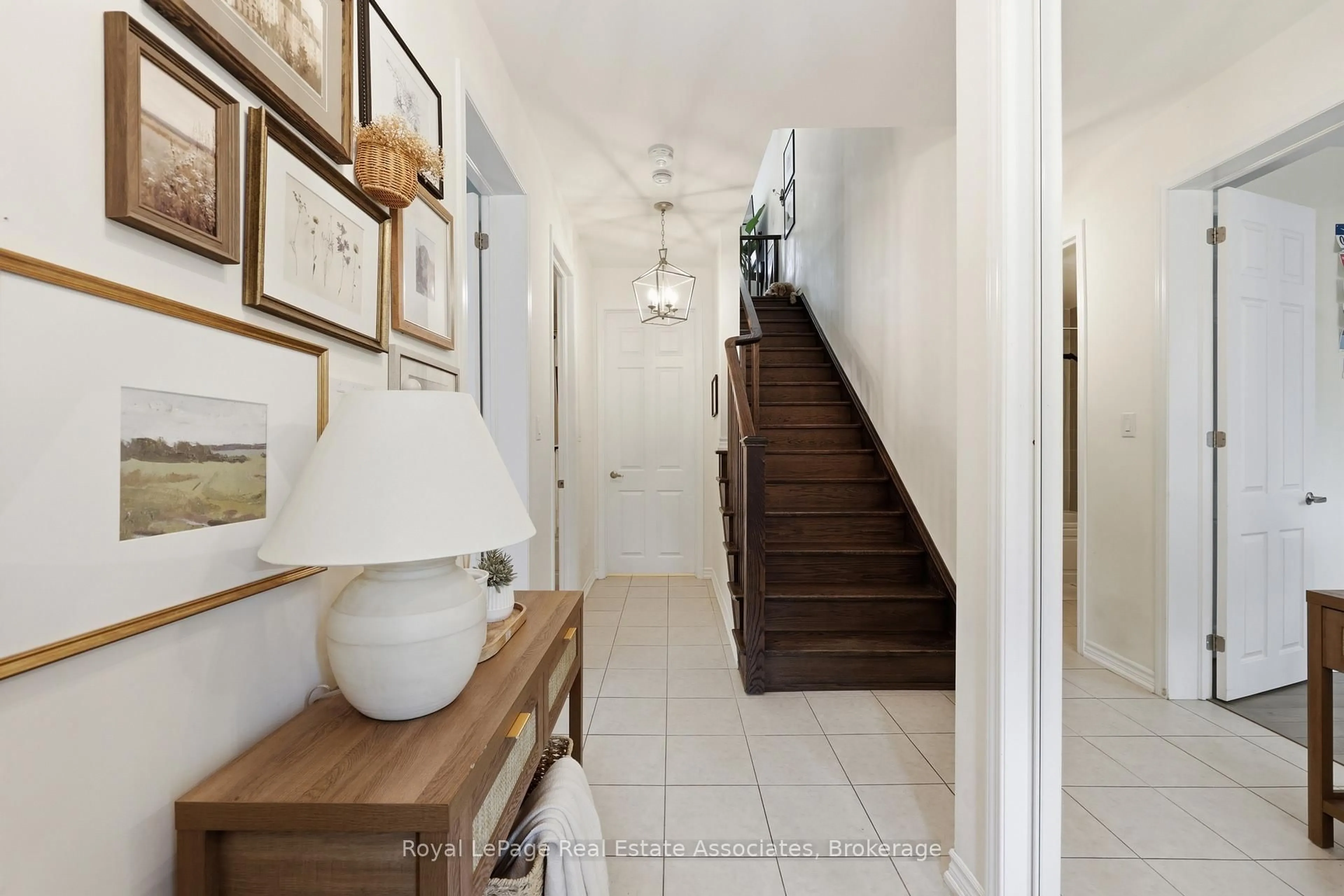 Indoor entryway for 1222 Rose Way #27, Milton Ontario L9E 1P2