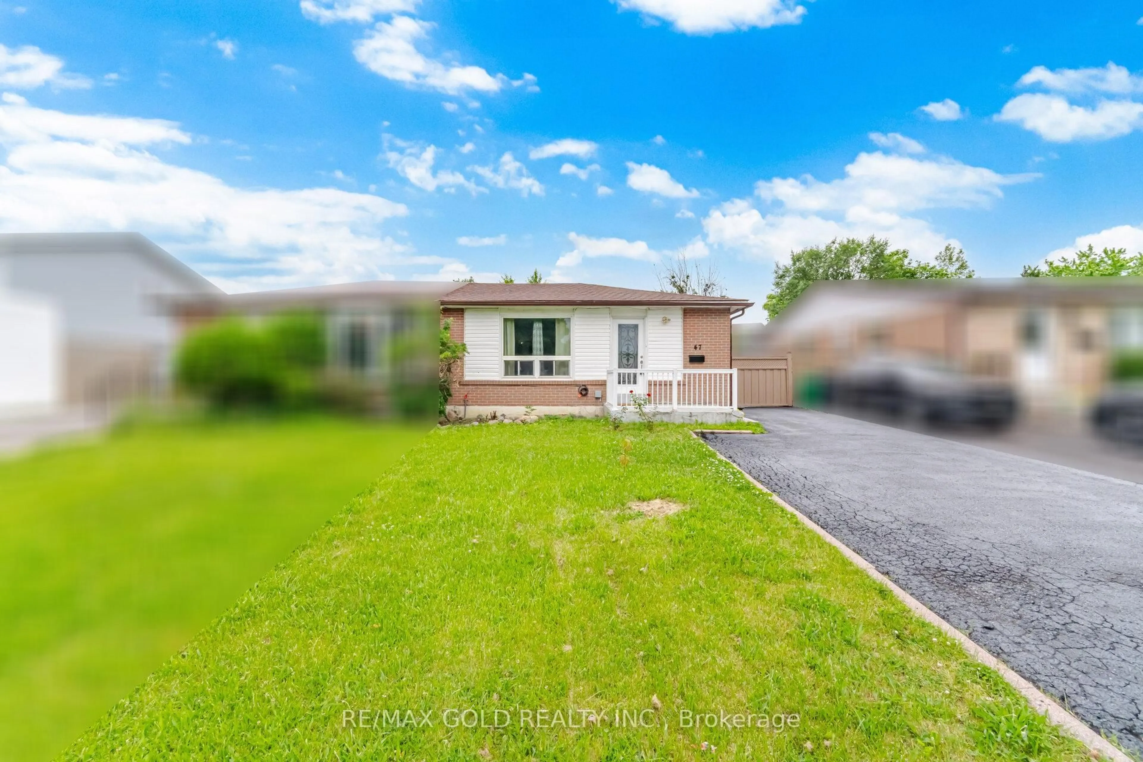 A pic from outside/outdoor area/front of a property/back of a property/a pic from drone, unknown for 47 Fallingdale Cres, Brampton Ontario L6T 3J5