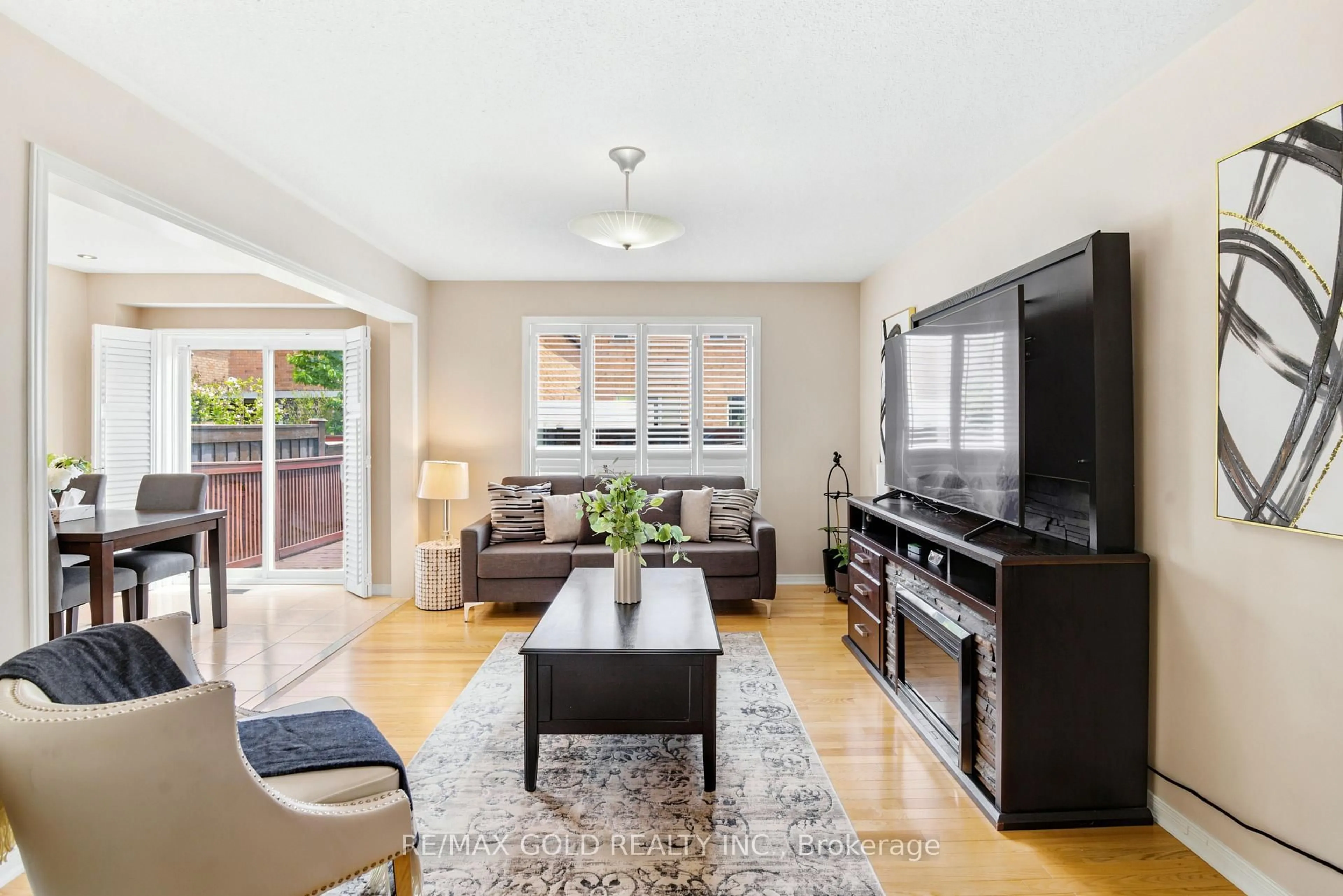 Living room with furniture, unknown for 222 Fairwood Circ, Brampton Ontario L6R 0X6
