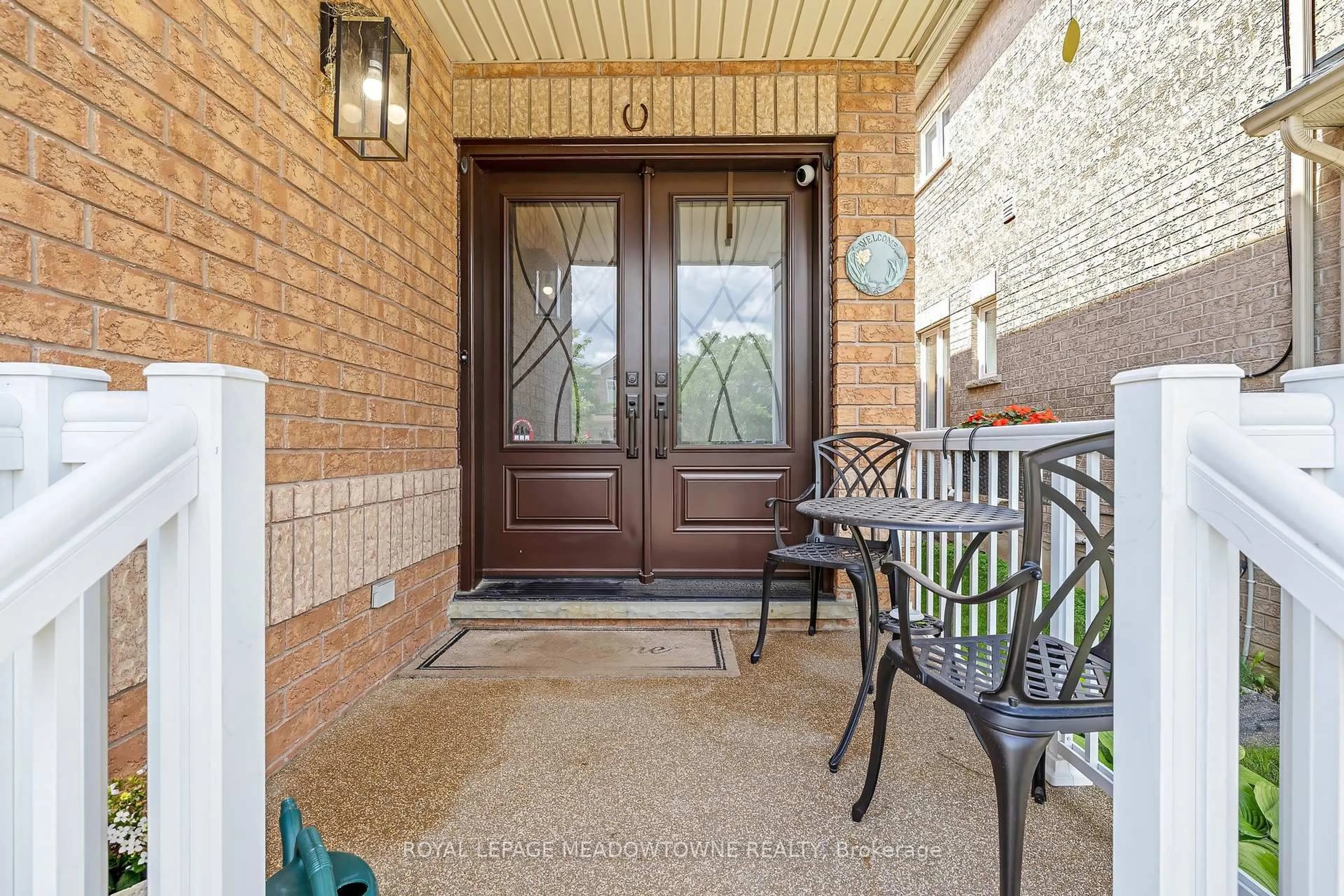 Indoor entryway for 34 Meadowlark Dr, Halton Hills Ontario L7G 6N2