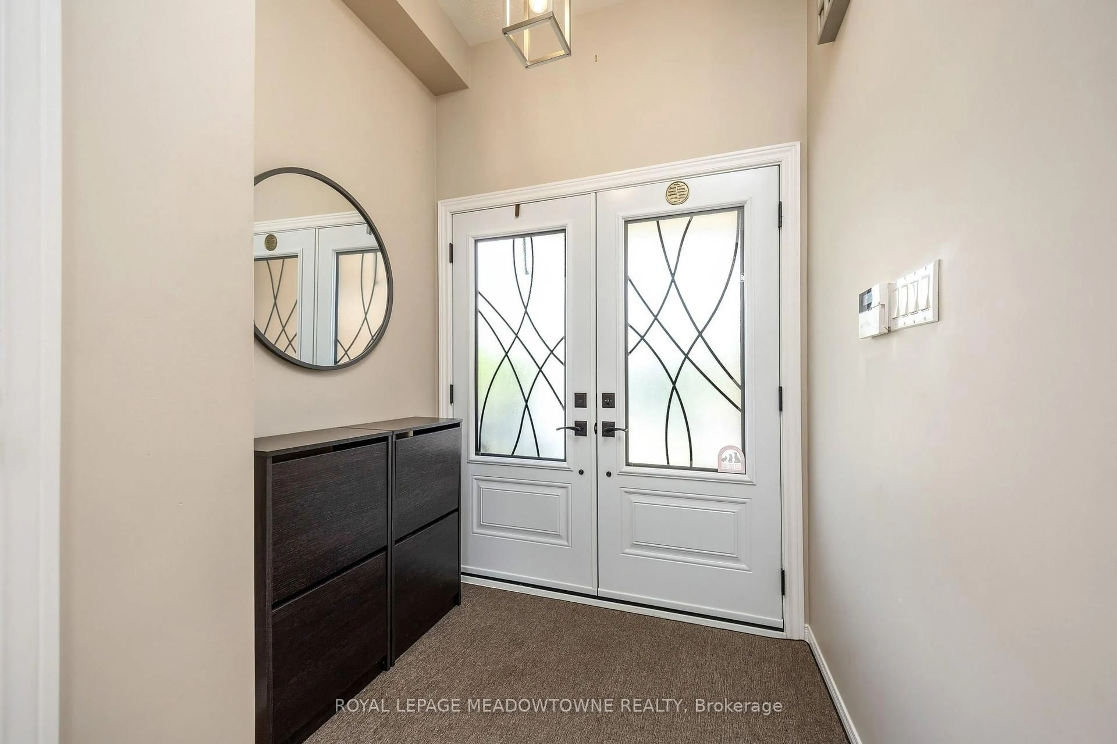 Indoor entryway for 34 Meadowlark Dr, Halton Hills Ontario L7G 6N2