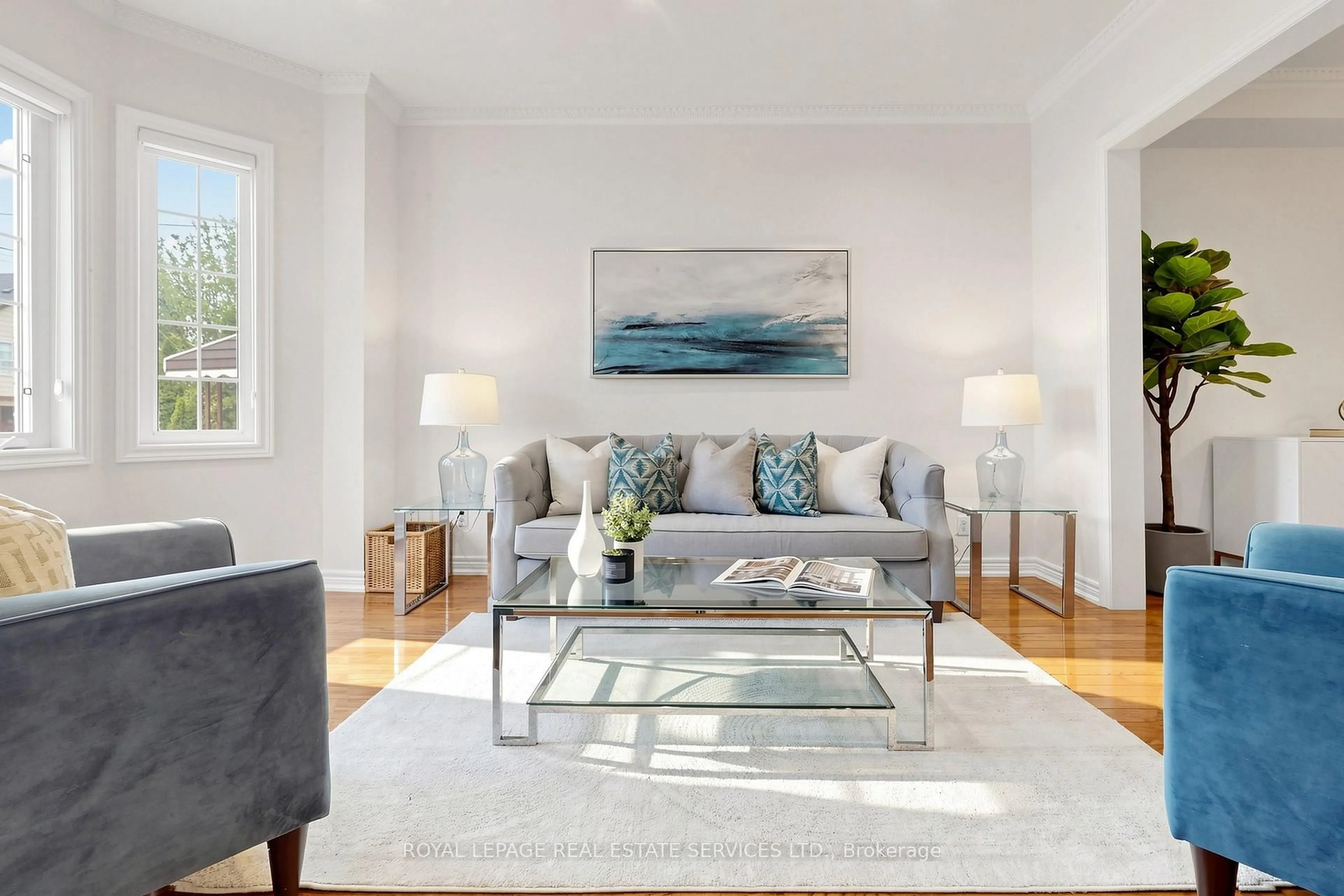 Living room with furniture, unknown for 256 Earlscourt Ave, Toronto Ontario M6E 4B6