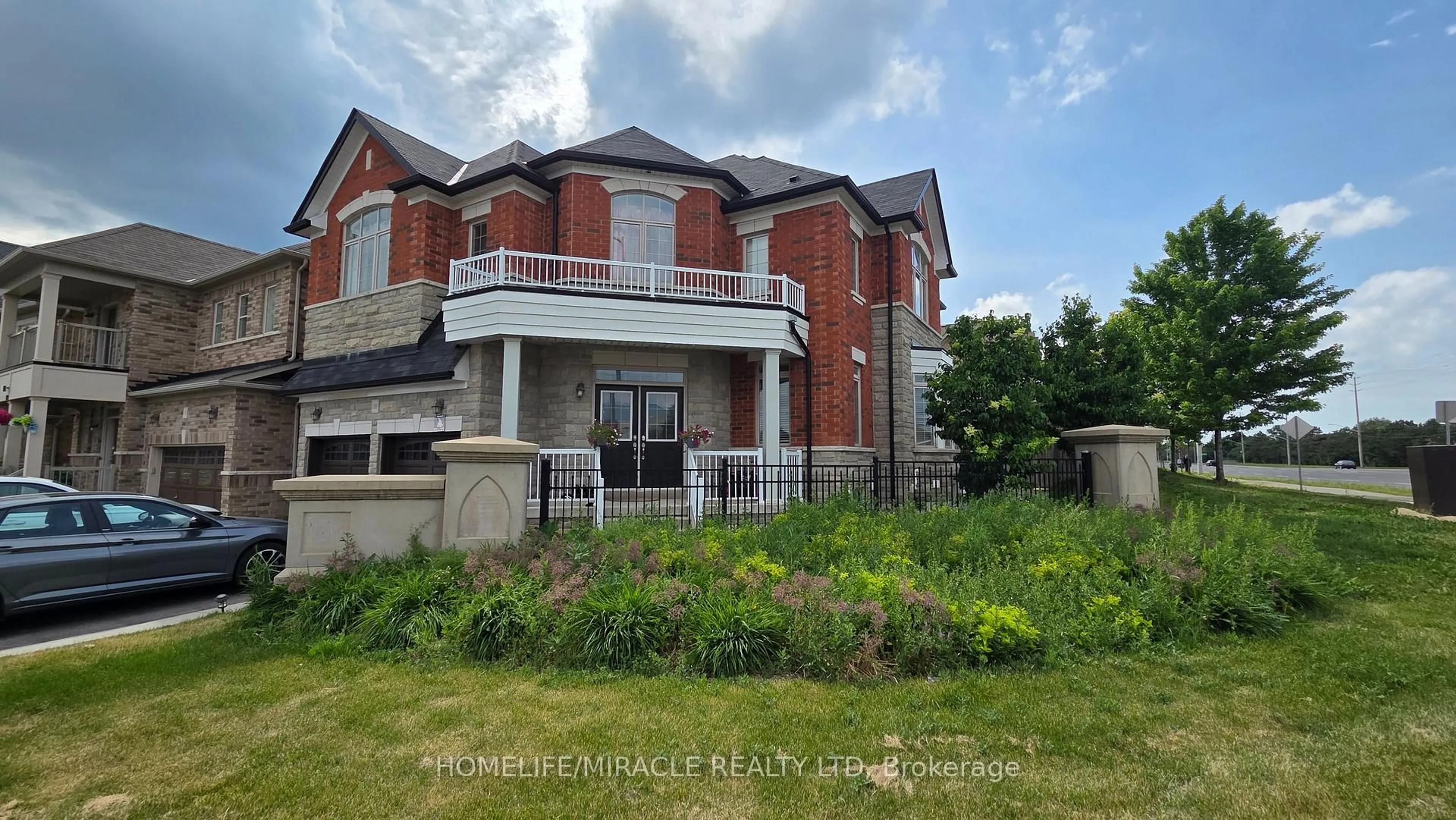 Home with brick exterior material, building for 180 Bonnie Braes Dr, Brampton Ontario L6Y 5Y7