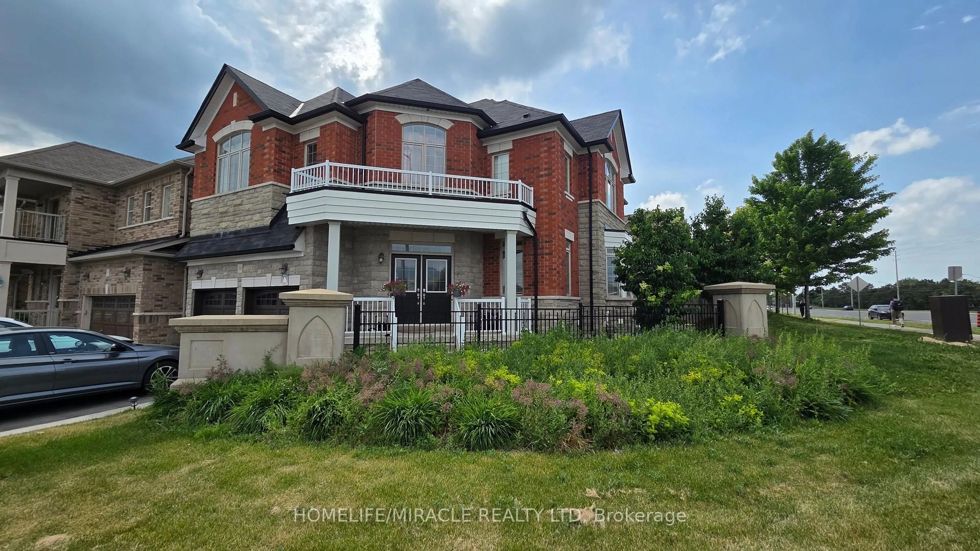 Home with brick exterior material, building for 180 Bonnie Braes Dr, Brampton Ontario L6Y 5Y7