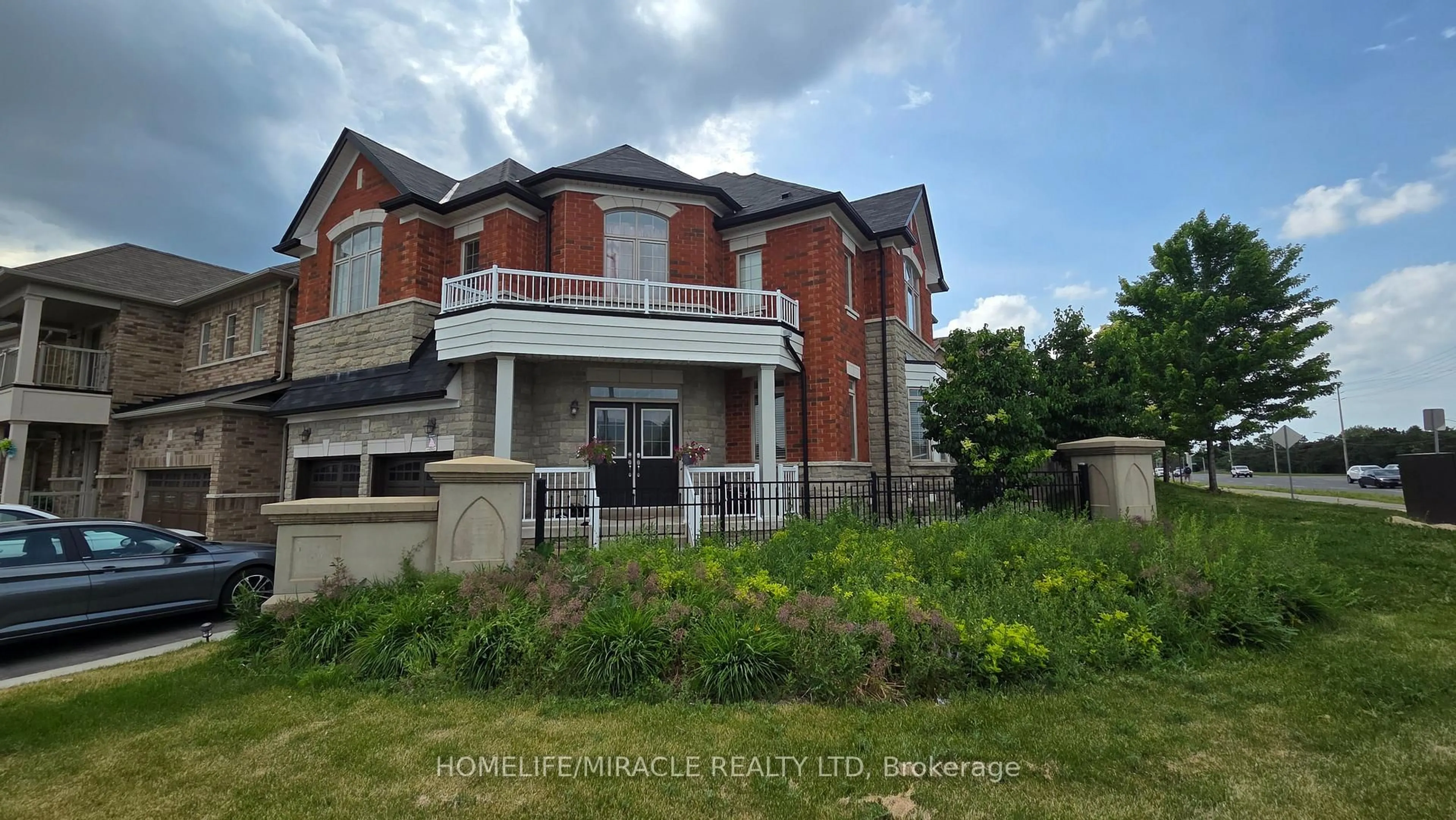 Home with brick exterior material, building for 180 Bonnie Braes Dr, Brampton Ontario L6Y 5Y7