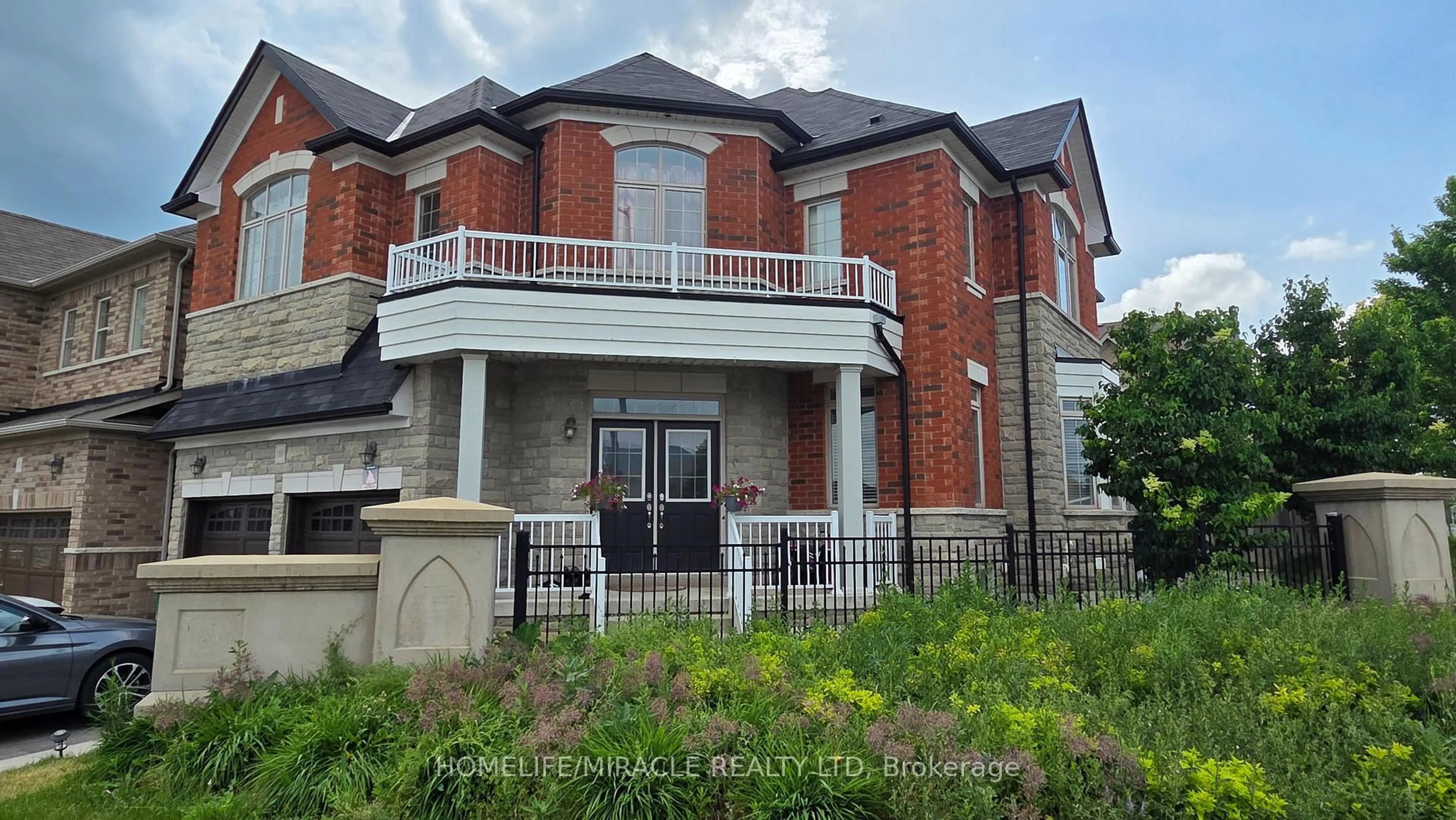 Home with brick exterior material, building for 180 Bonnie Braes Dr, Brampton Ontario L6Y 5Y7