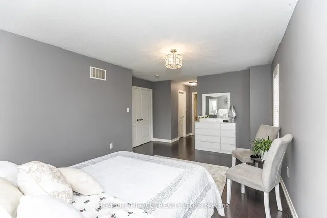 180 Bonnie Braes Dr, Brampton 3