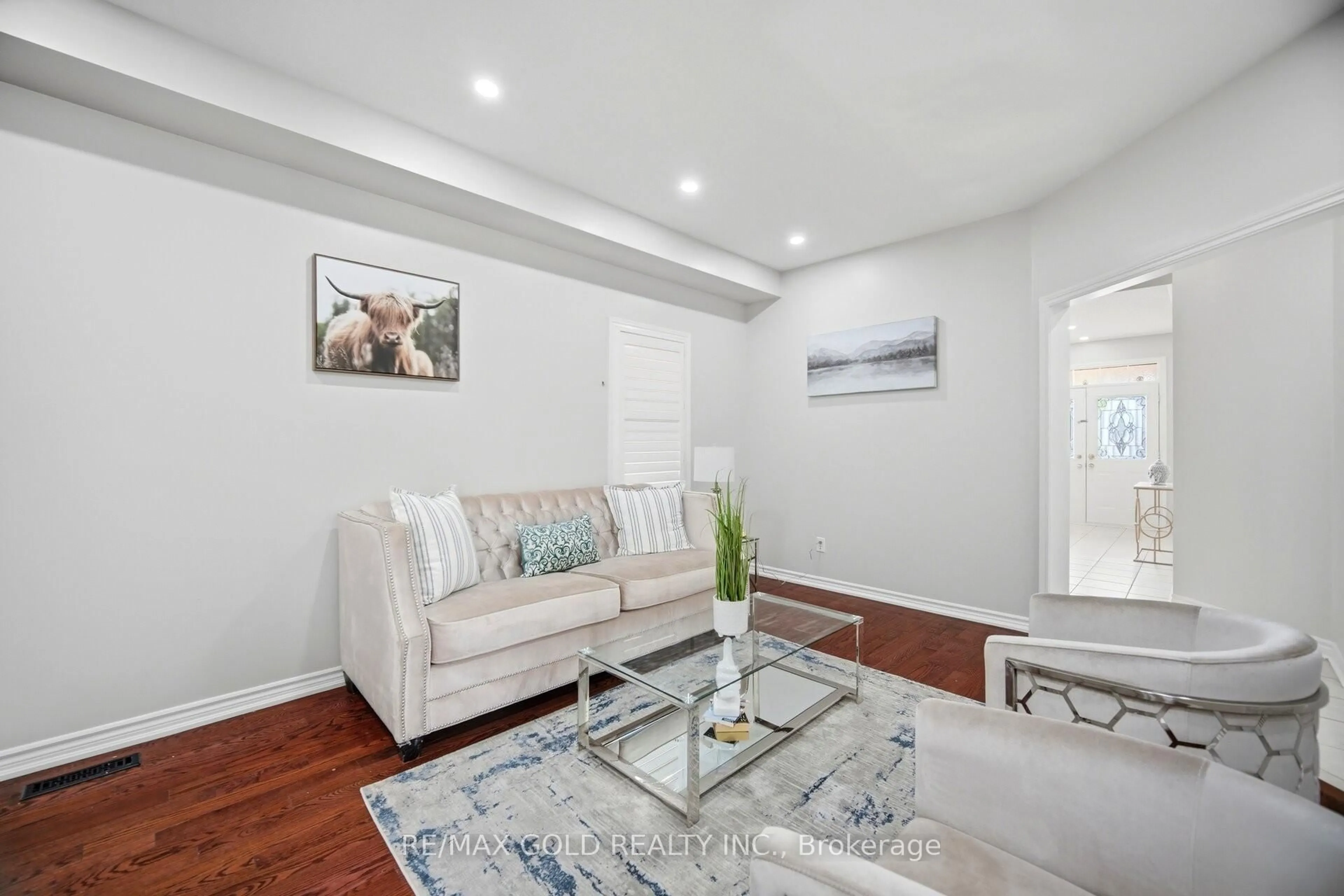 Living room with furniture, unknown for 11 Timberwolf Rd, Brampton Ontario L6P 2B4