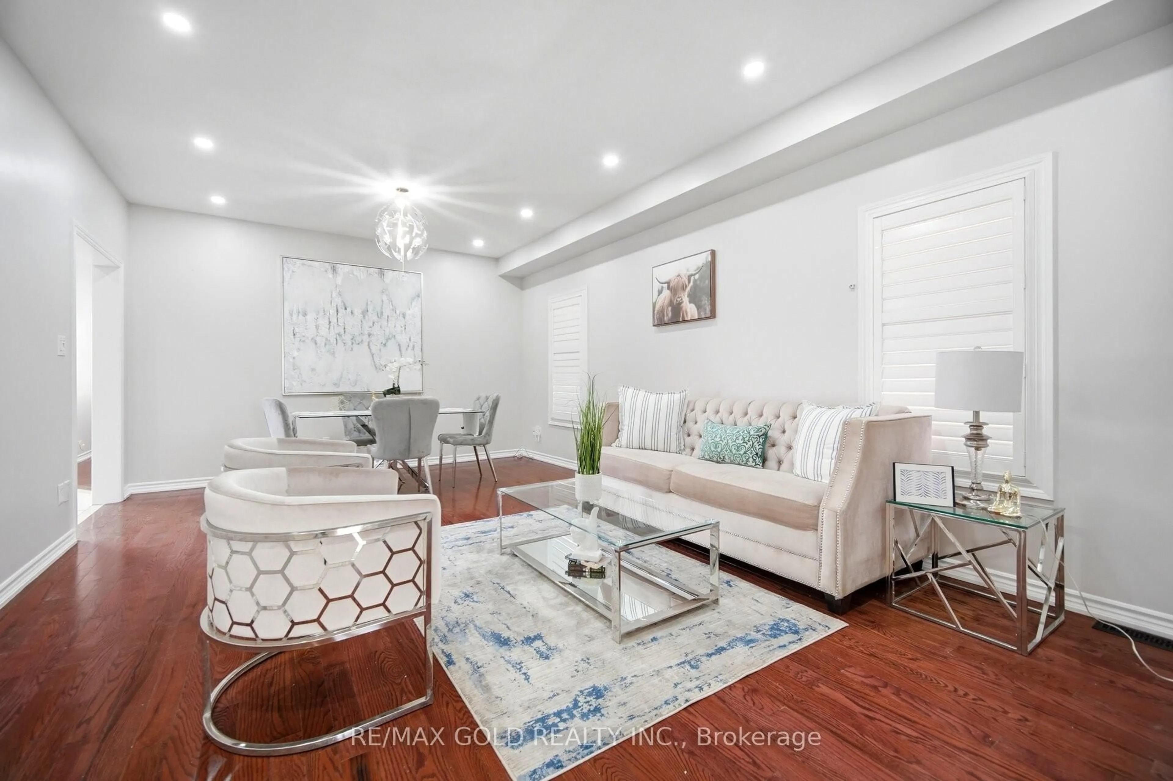 Living room with furniture, unknown for 11 Timberwolf Rd, Brampton Ontario L6P 2B4