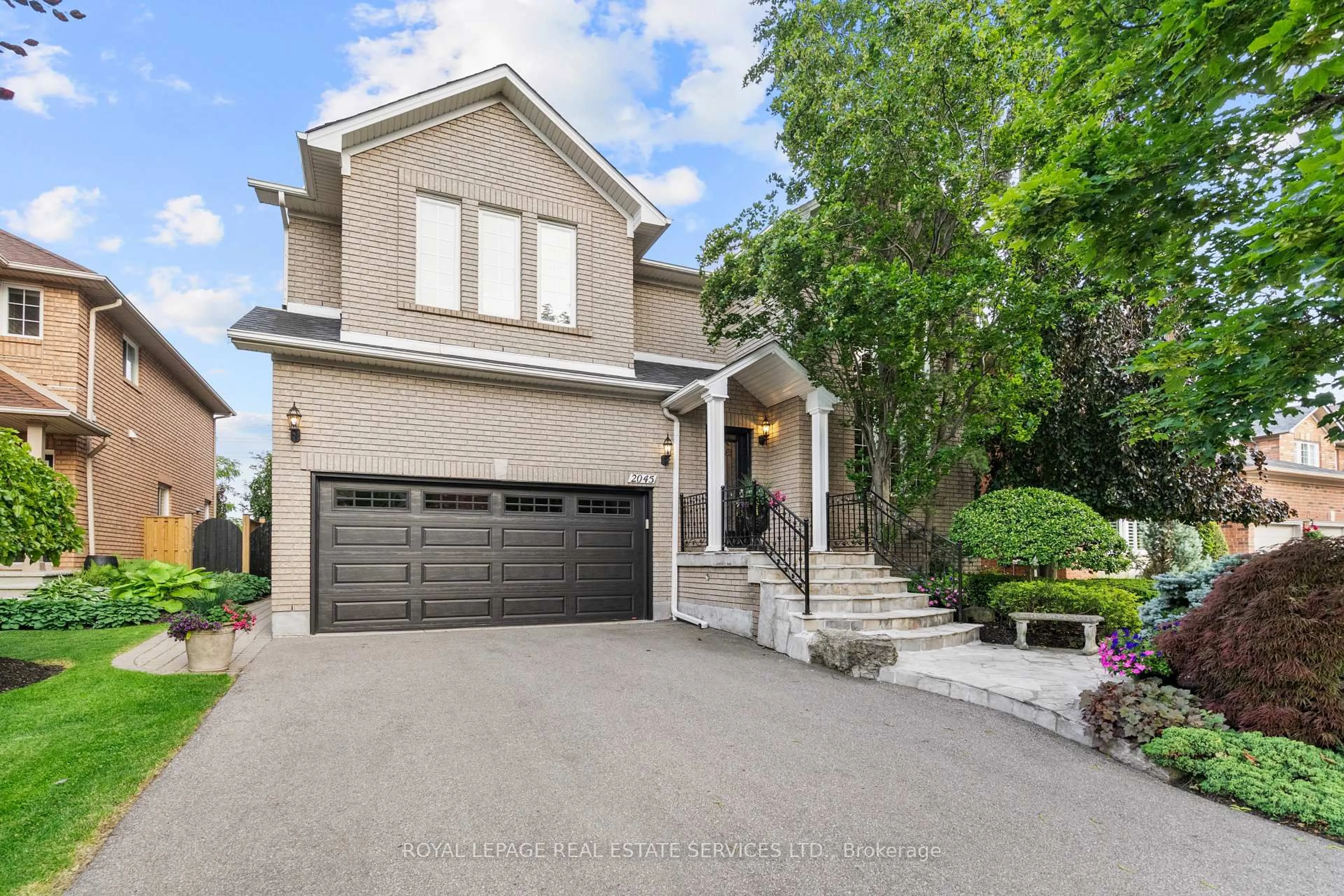 Home with brick exterior material, street for 2045 Rosemount Cres, Oakville Ontario L6M 3P5