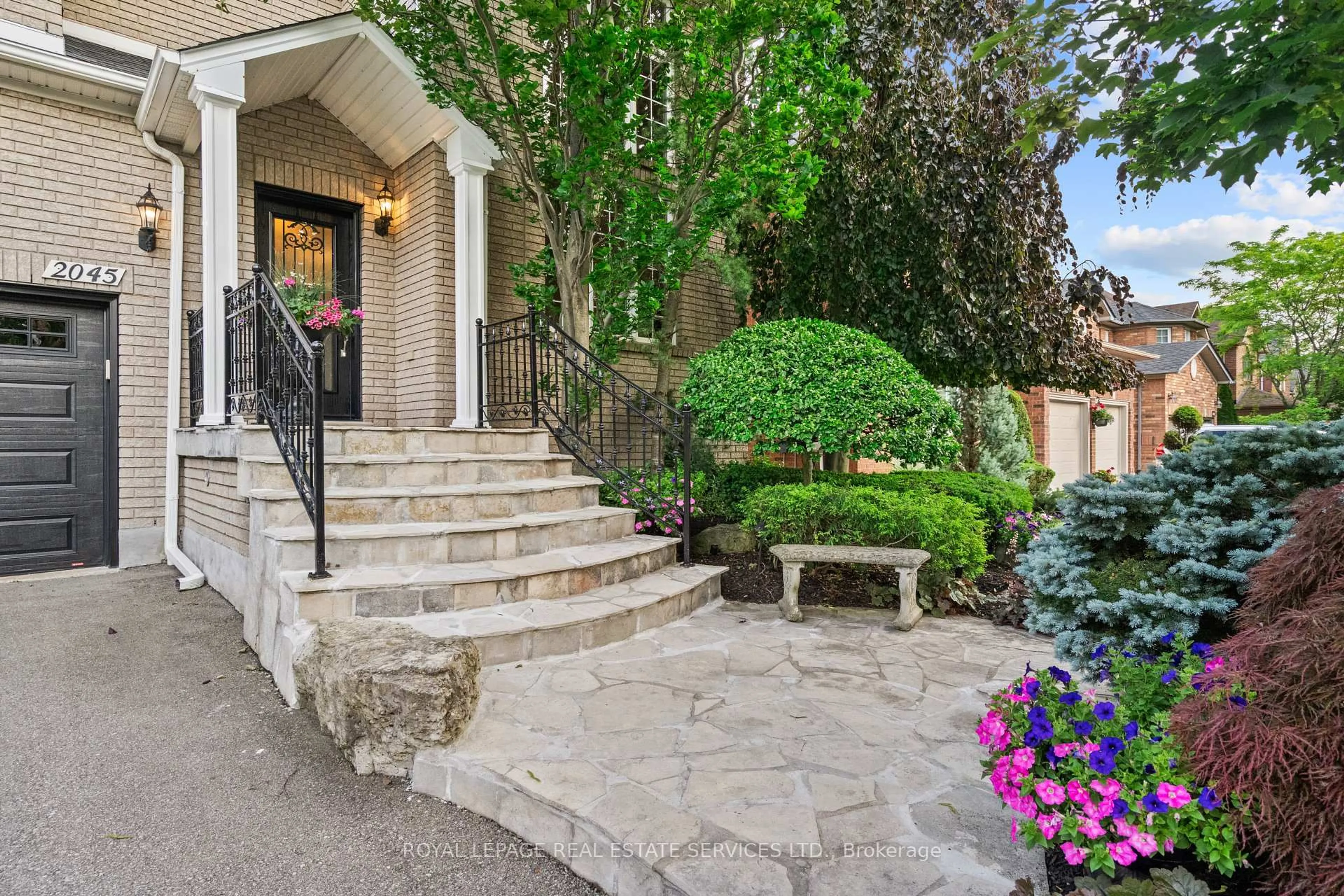 Unknown for 2045 Rosemount Cres, Oakville Ontario L6M 3P5