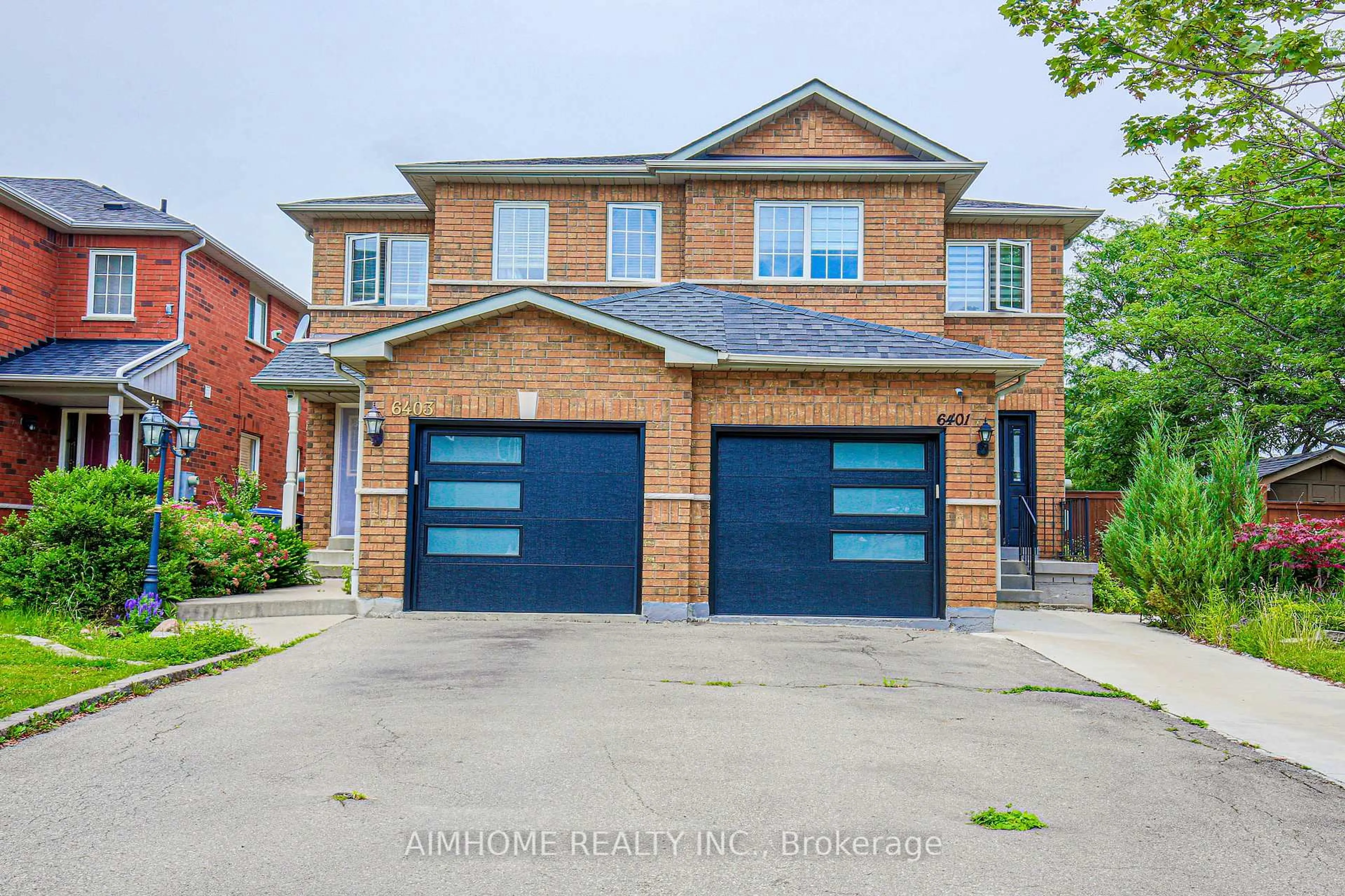 Home with brick exterior material, street for 6401 Saratoga Way, Mississauga Ontario L5N 7V4