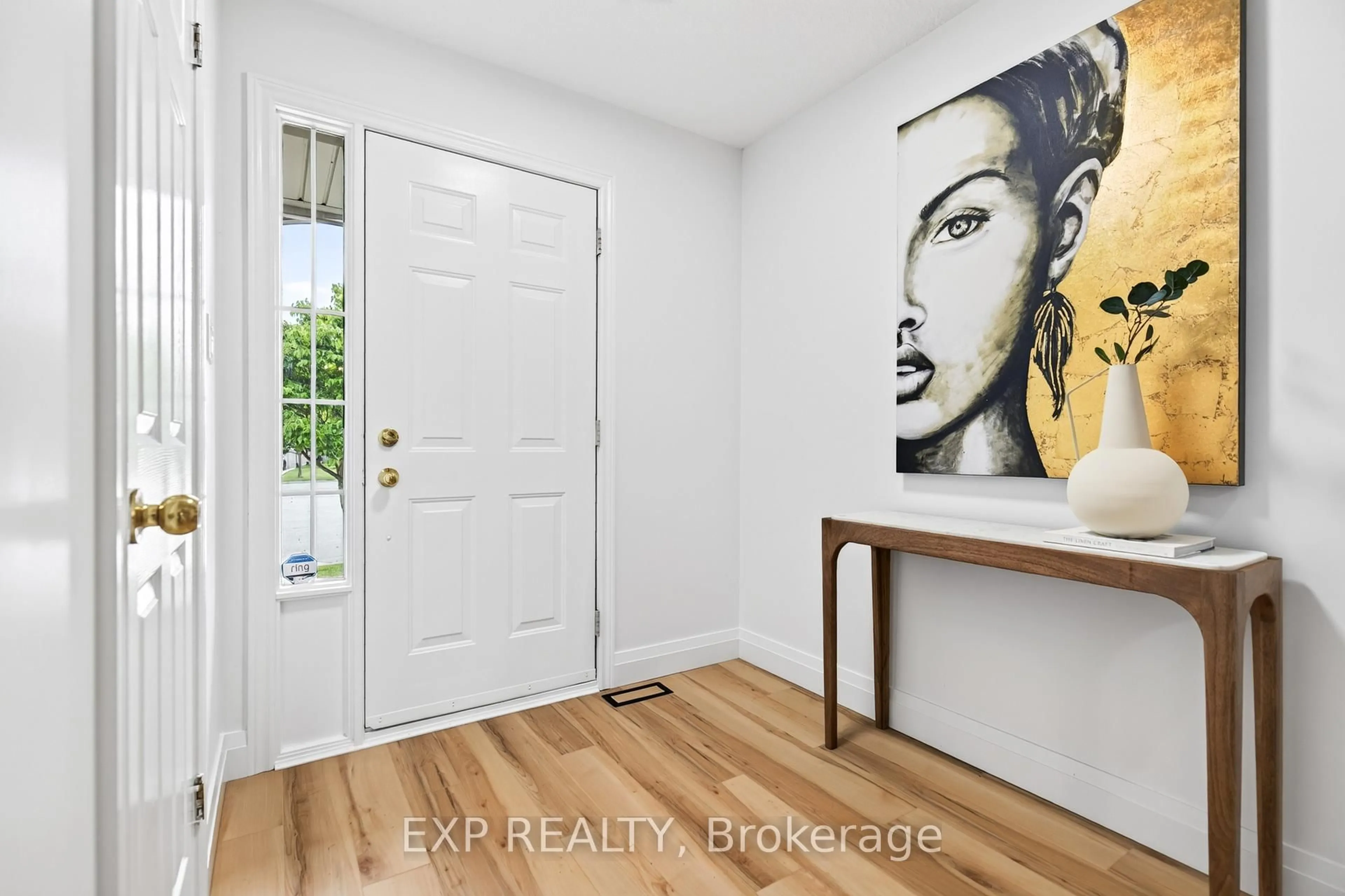 Indoor entryway for 1319 Bonnie Crt, Burlington Ontario L7R 5A2