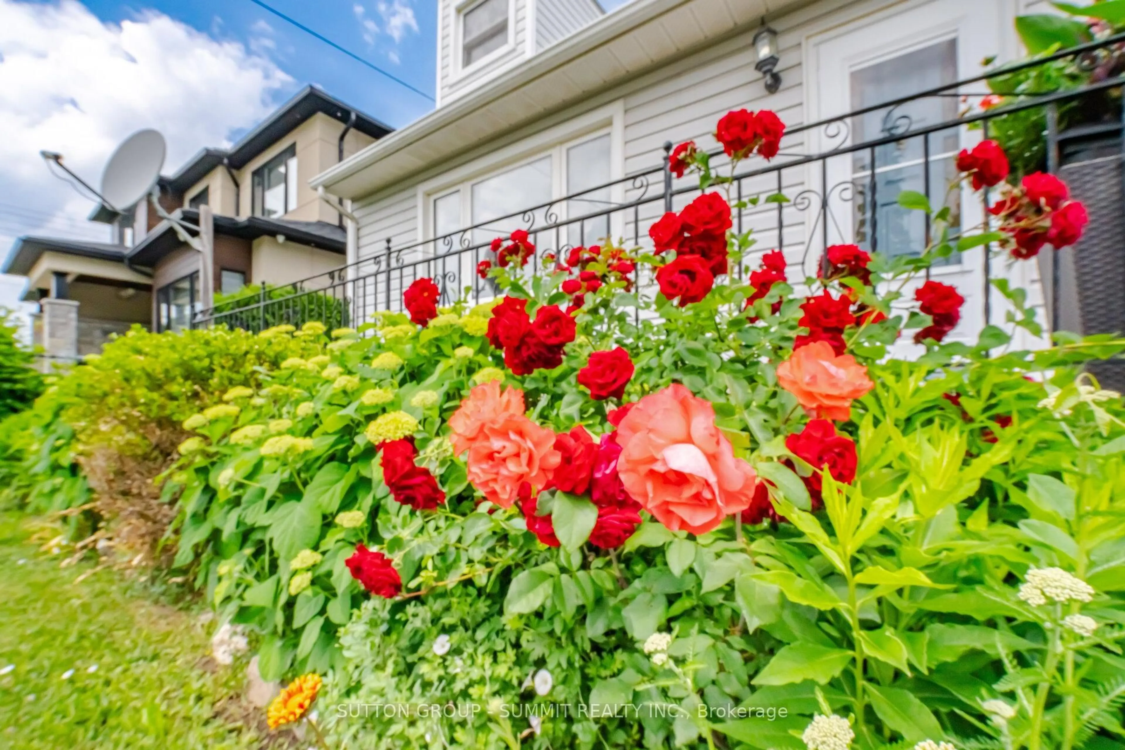 Unknown for 7 Earl St, Mississauga Ontario L5M 1N6