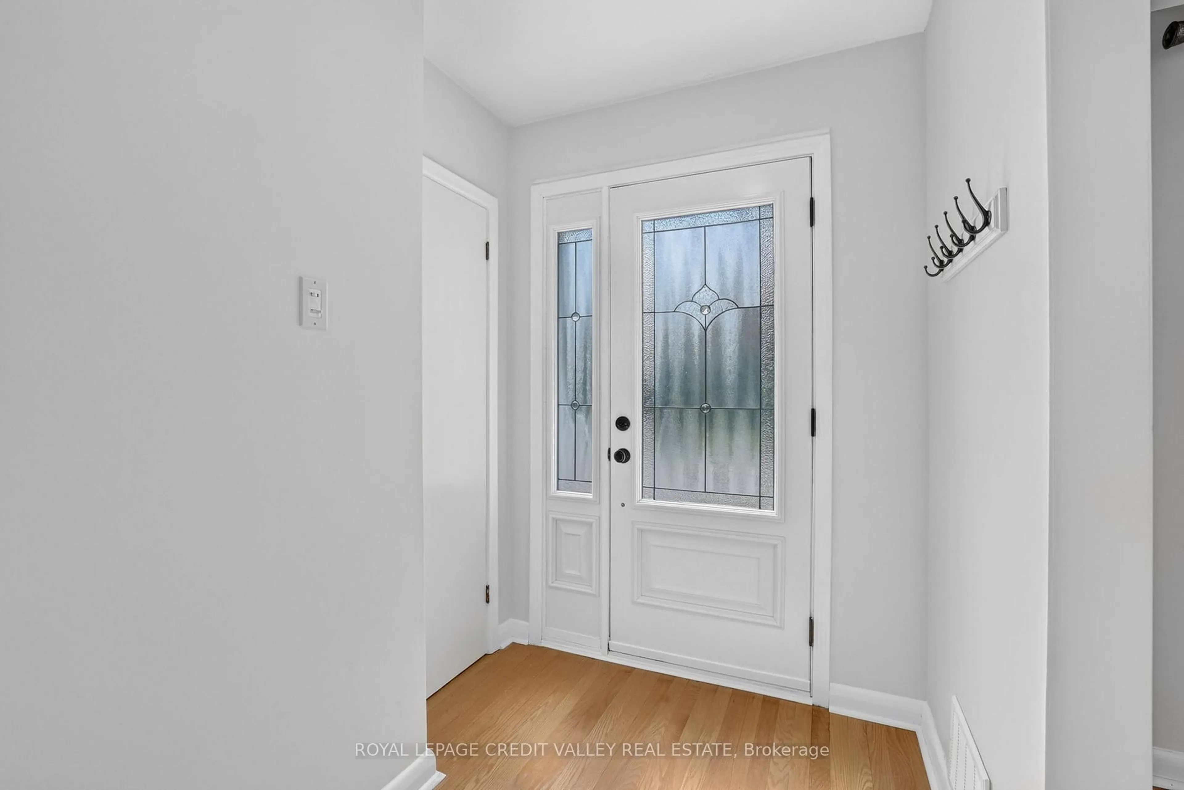 Indoor entryway for 80 Cornwall Rd, Brampton Ontario L6W 1N3