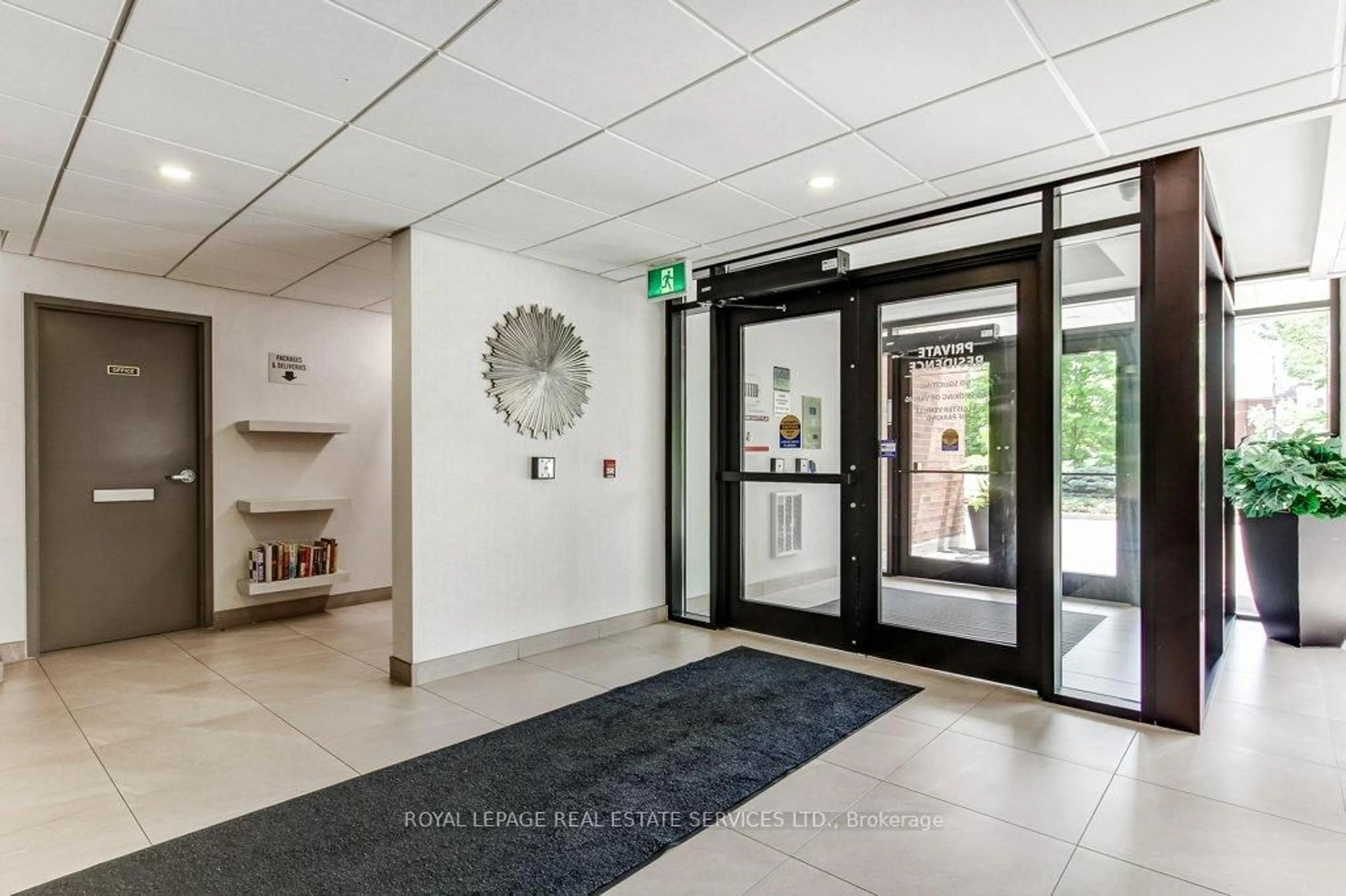 Indoor foyer for 2121 Lakeshore Rd #301, Burlington Ontario L7R 1C9