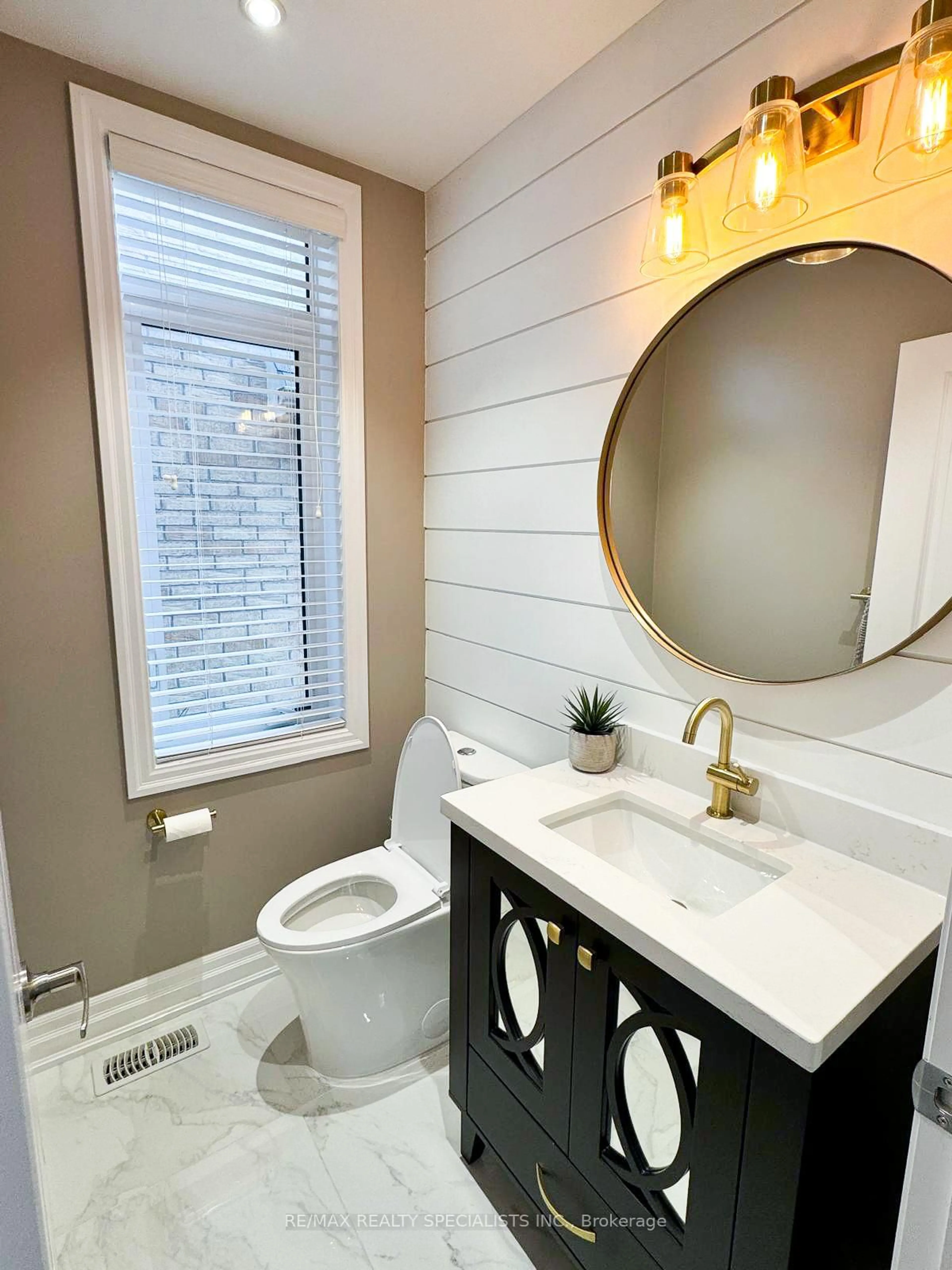Contemporary bathroom, ceramic/tile floor for 19 Dancing Waters Rd, Brampton Ontario L6Y 6B5
