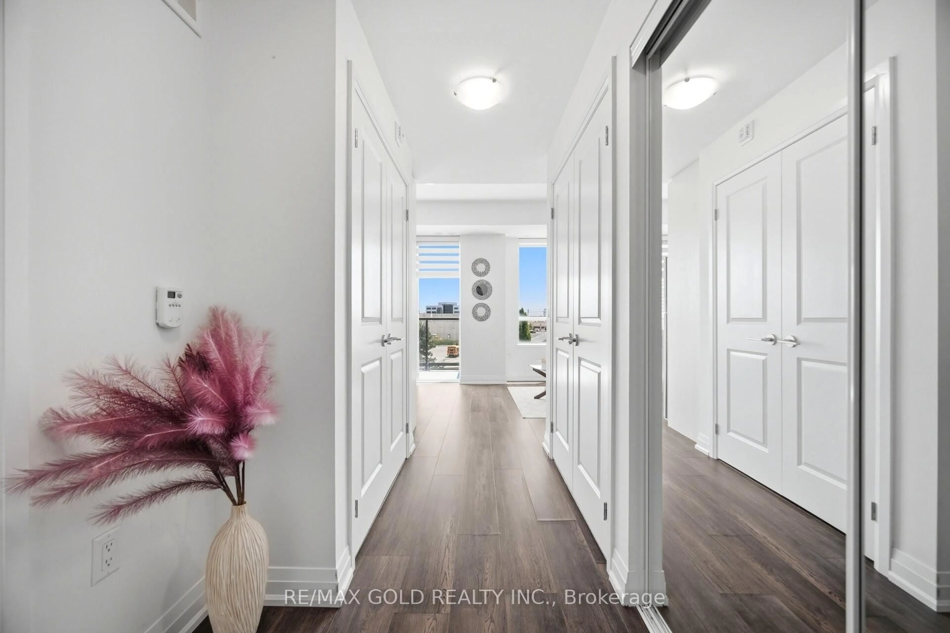Indoor entryway for 95 Attmar Dr #307, Brampton Ontario L6P 0Y6