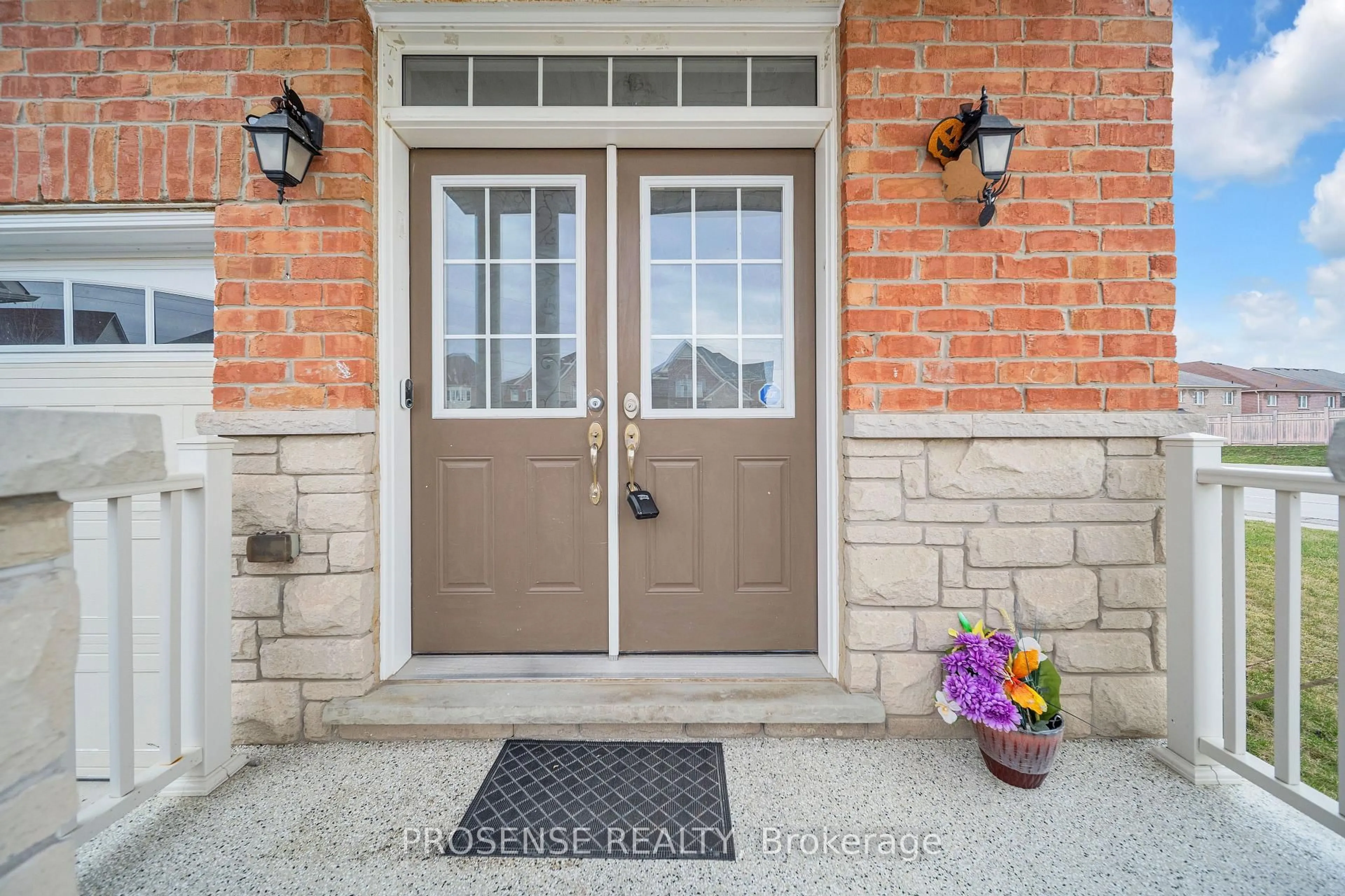 Indoor entryway for 2 Timbercove Rd, Brampton Ontario L6Y 0W9