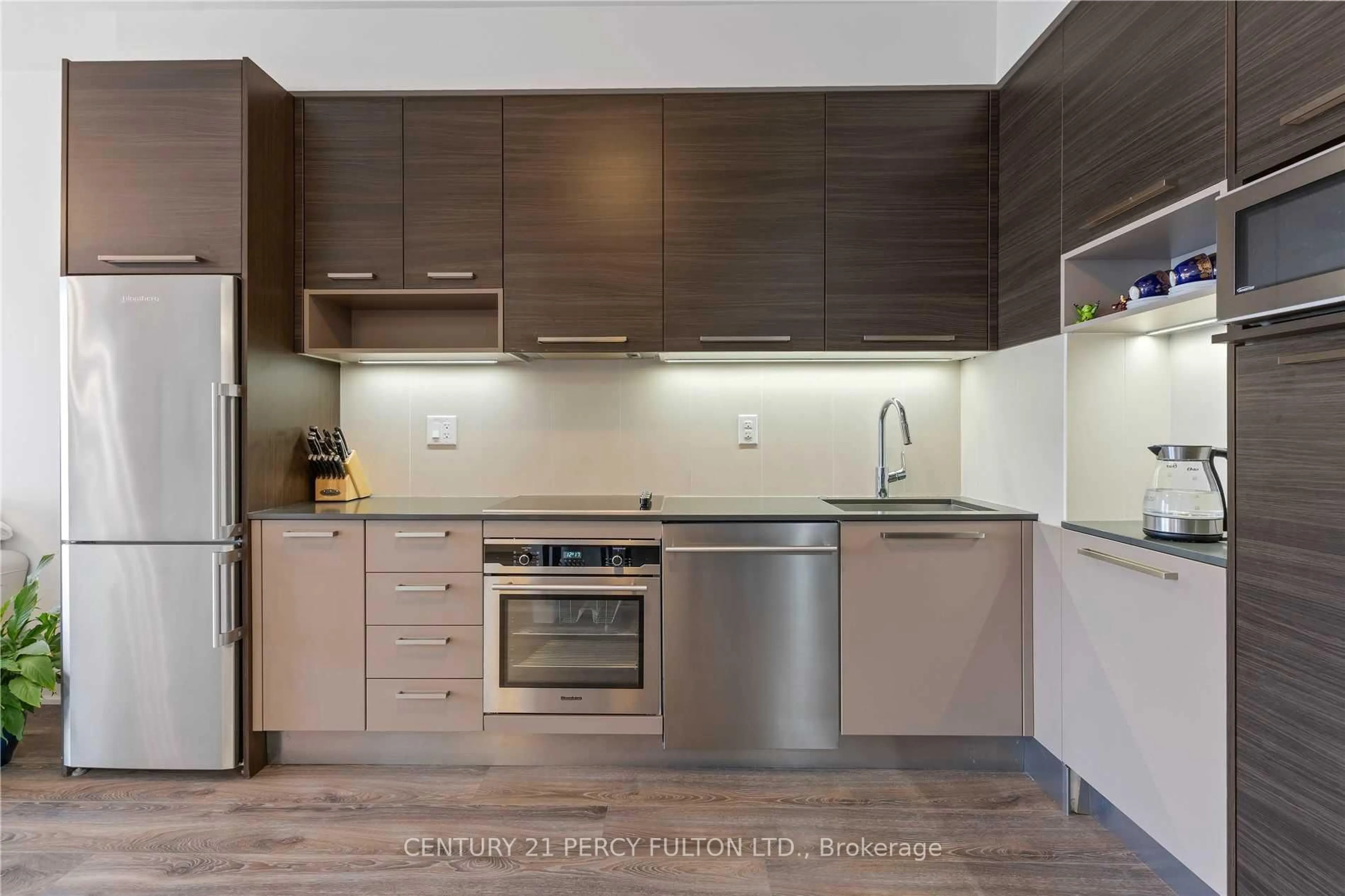 Standard kitchen, unknown for 36 Park Lawn Rd #1401, Toronto Ontario M8V 0E5