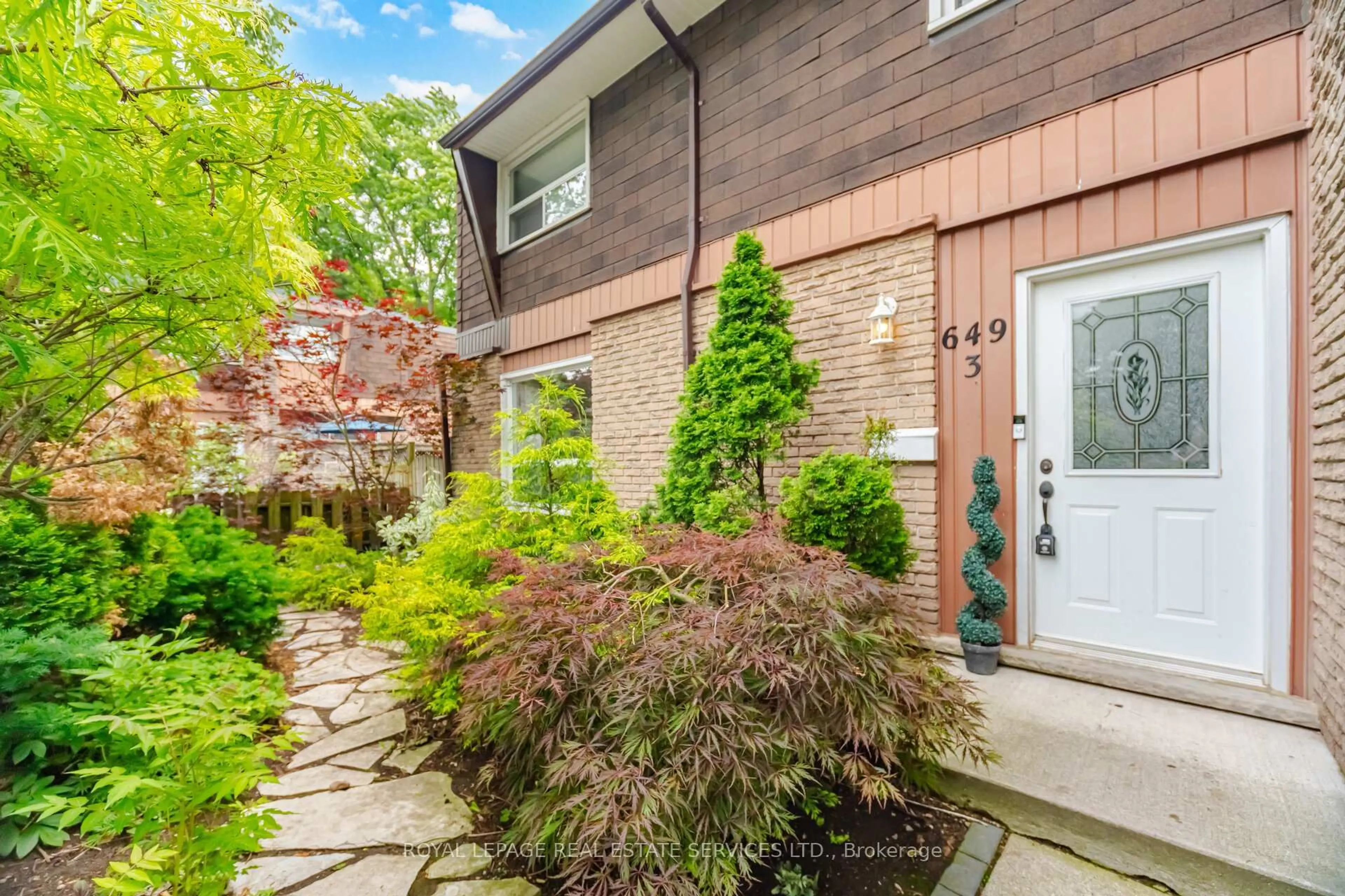 Home with brick exterior material, street for 649 Francis Rd #3, Burlington Ontario L7T 3X6