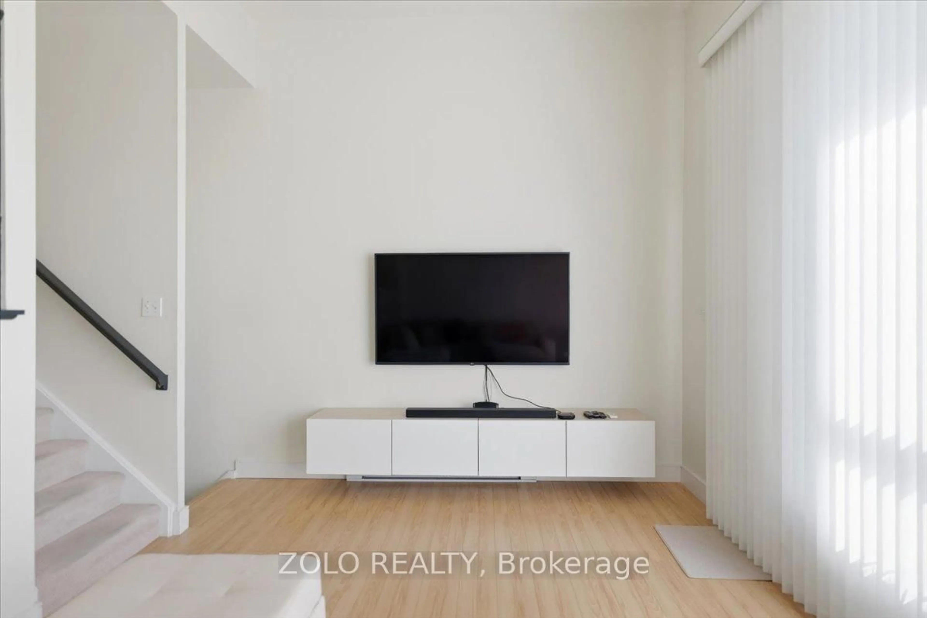 A pic of a room for 98 Darras Crt, Brampton Ontario L6T 1W7