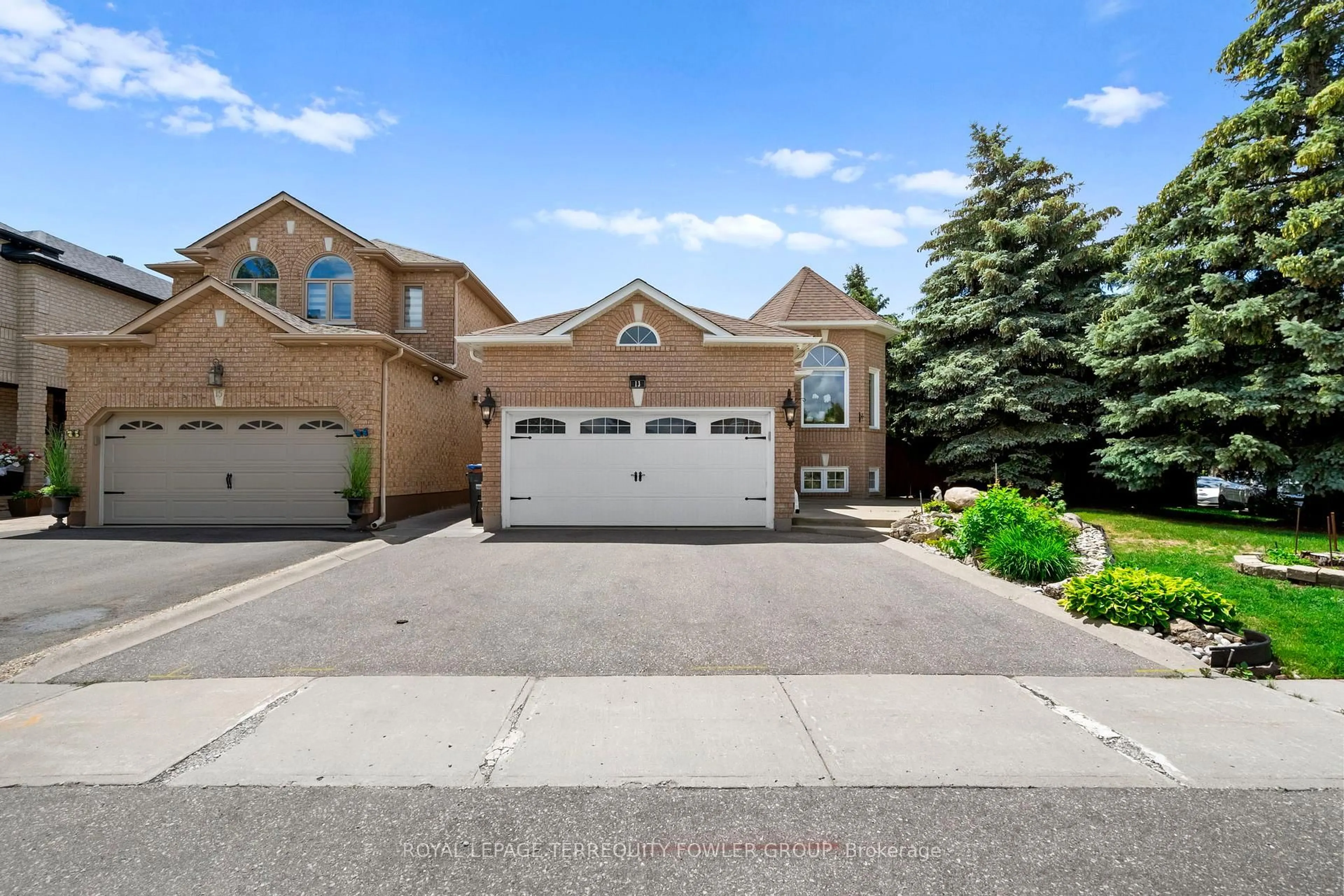 A pic from outside/outdoor area/front of a property/back of a property/a pic from drone, street for 13 Liptay Ave, Caledon Ontario L7E 2J7