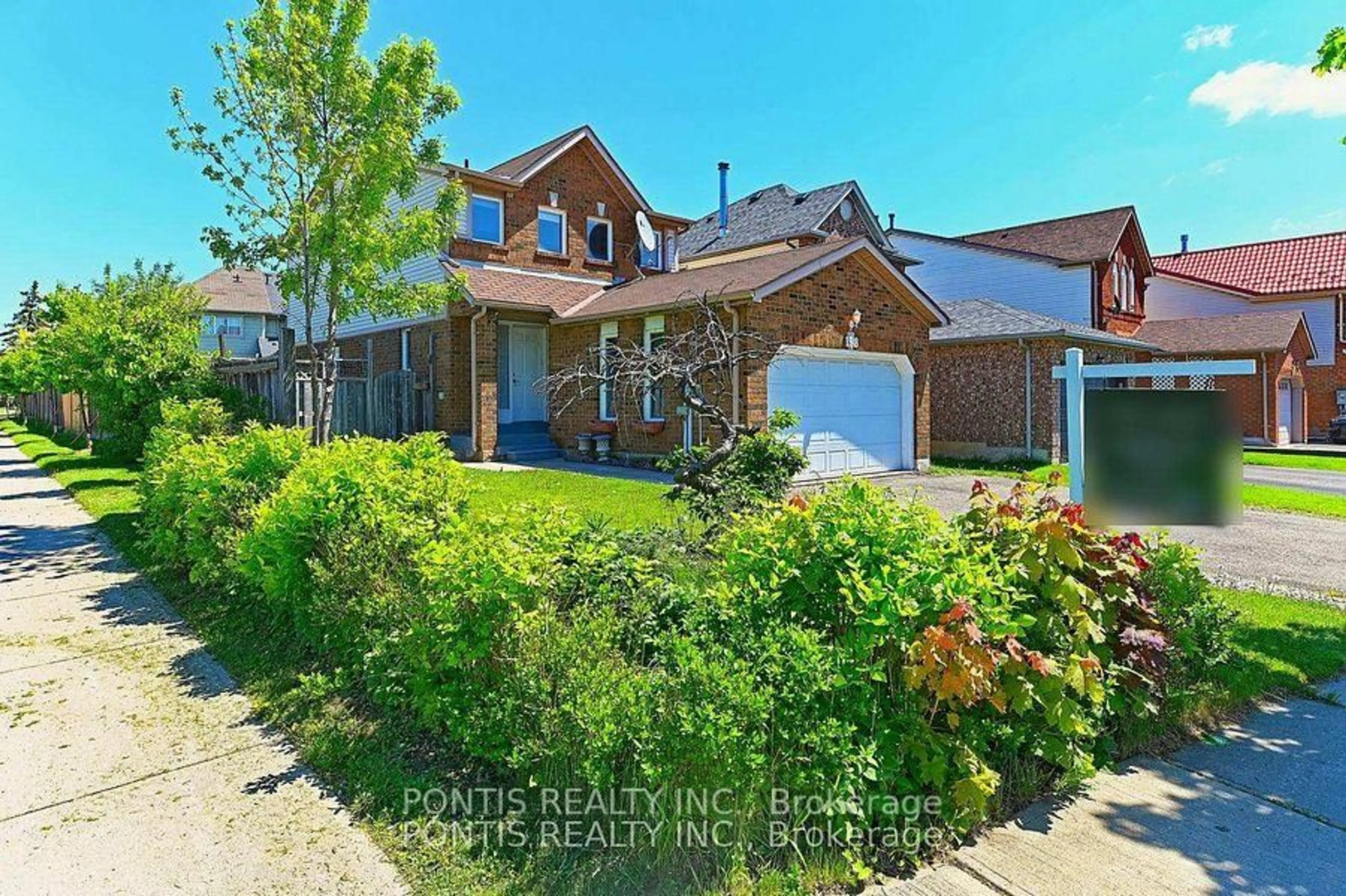 A pic from outside/outdoor area/front of a property/back of a property/a pic from drone, street for 198 MOFFATT Ave, Brampton Ontario L6Y 4R3