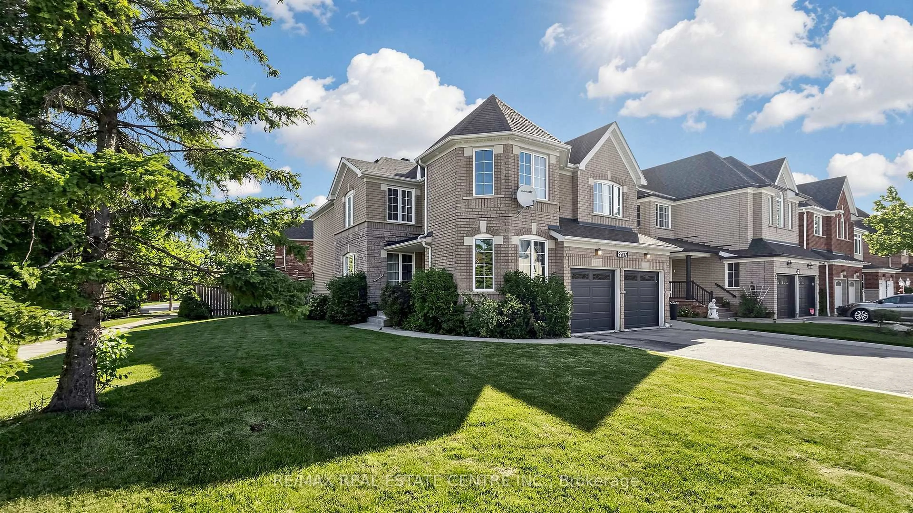 Home with brick exterior material, street for 5937 Summerside Dr, Mississauga Ontario L5M 6K8