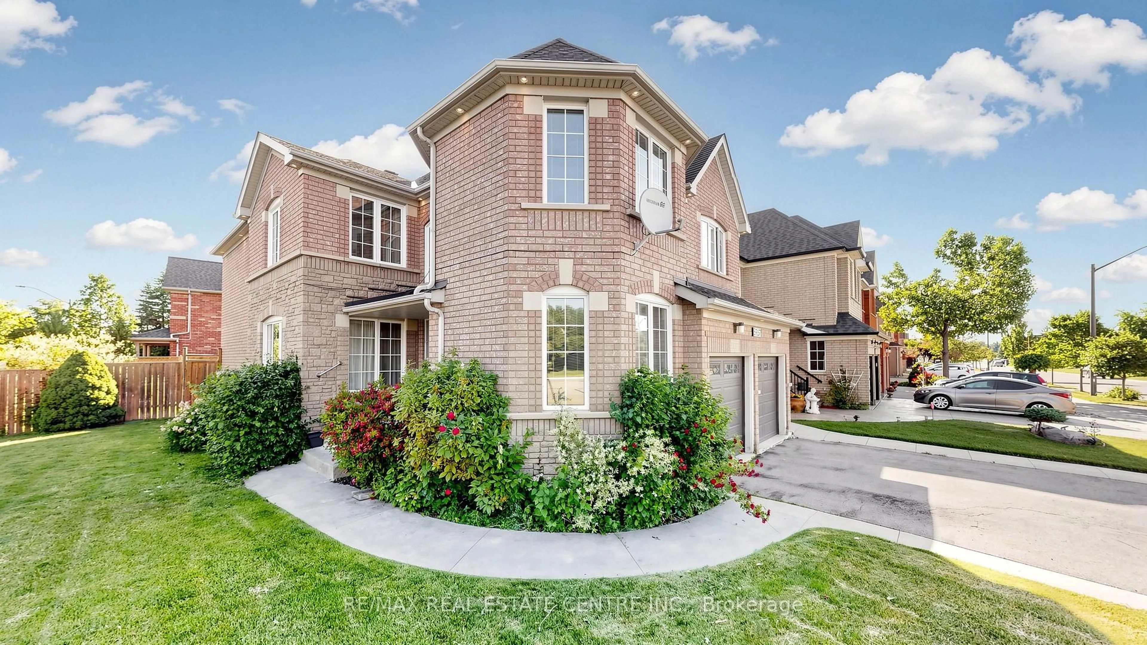 Home with brick exterior material, street for 5937 Summerside Dr, Mississauga Ontario L5M 6K8