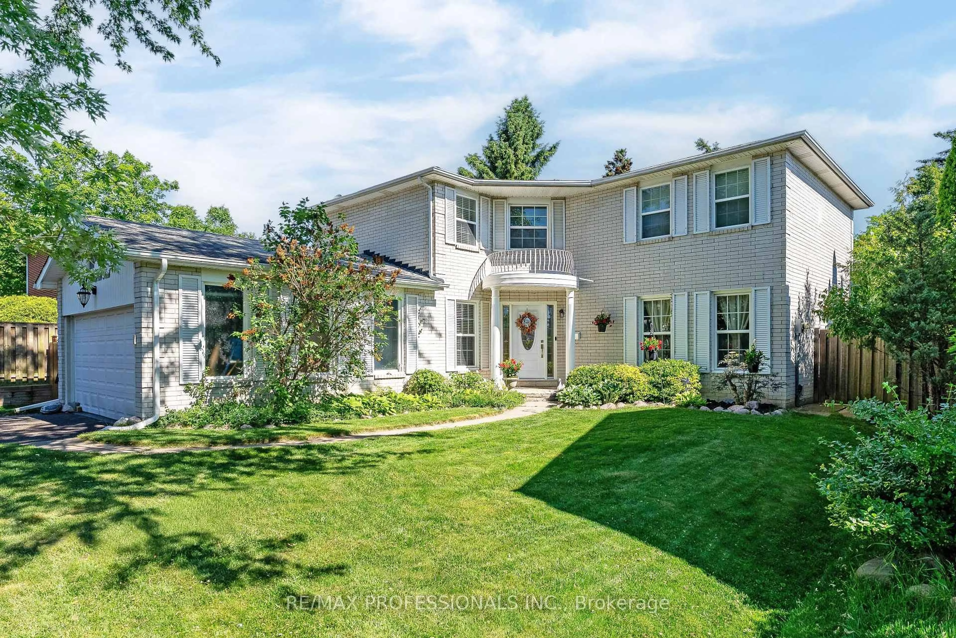 Home with vinyl exterior material, street for 4169 Garrowhill Tr, Mississauga Ontario L4W 2H5
