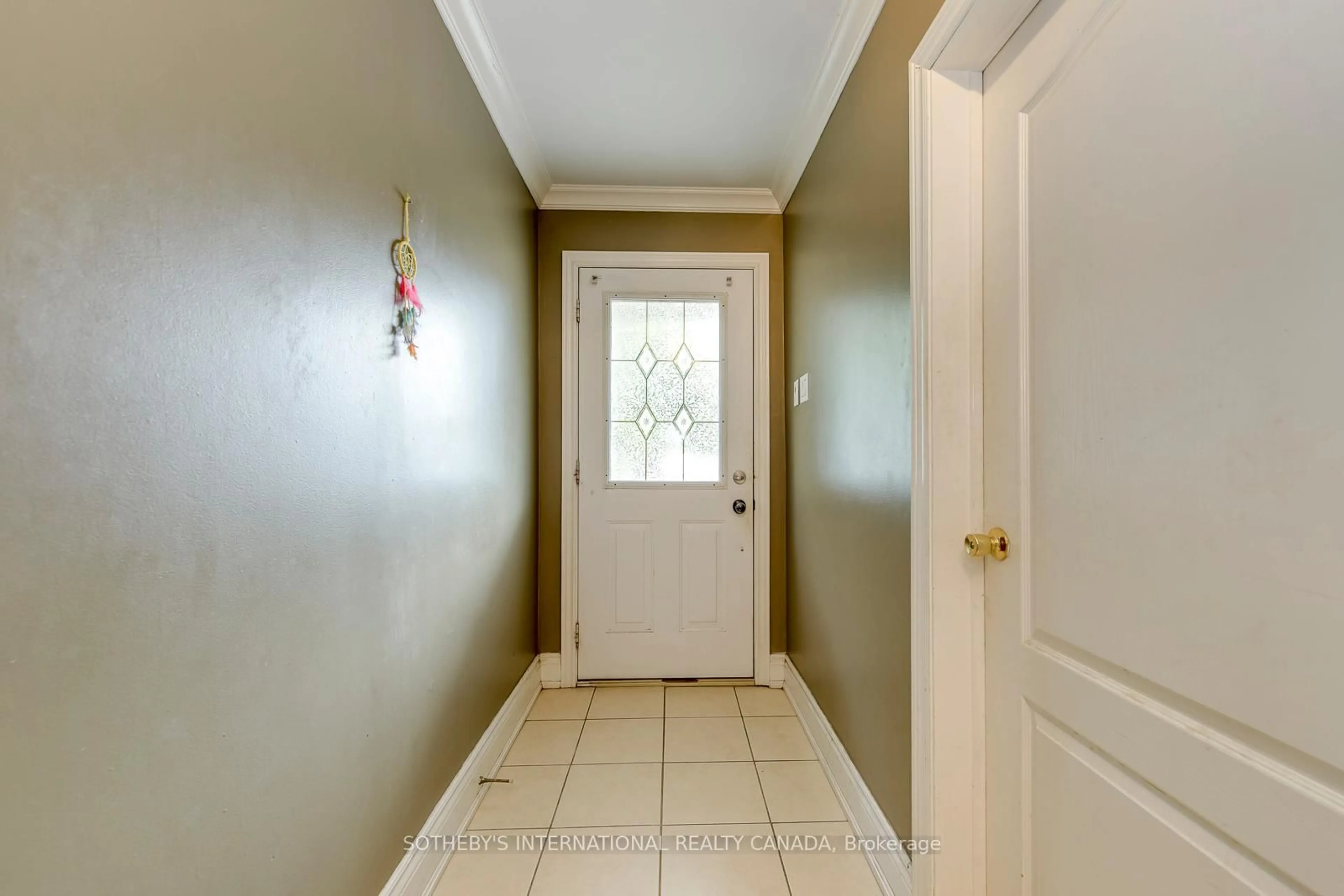 Indoor entryway for 66 Twenty Ninth St, Toronto Ontario M8W 3B2