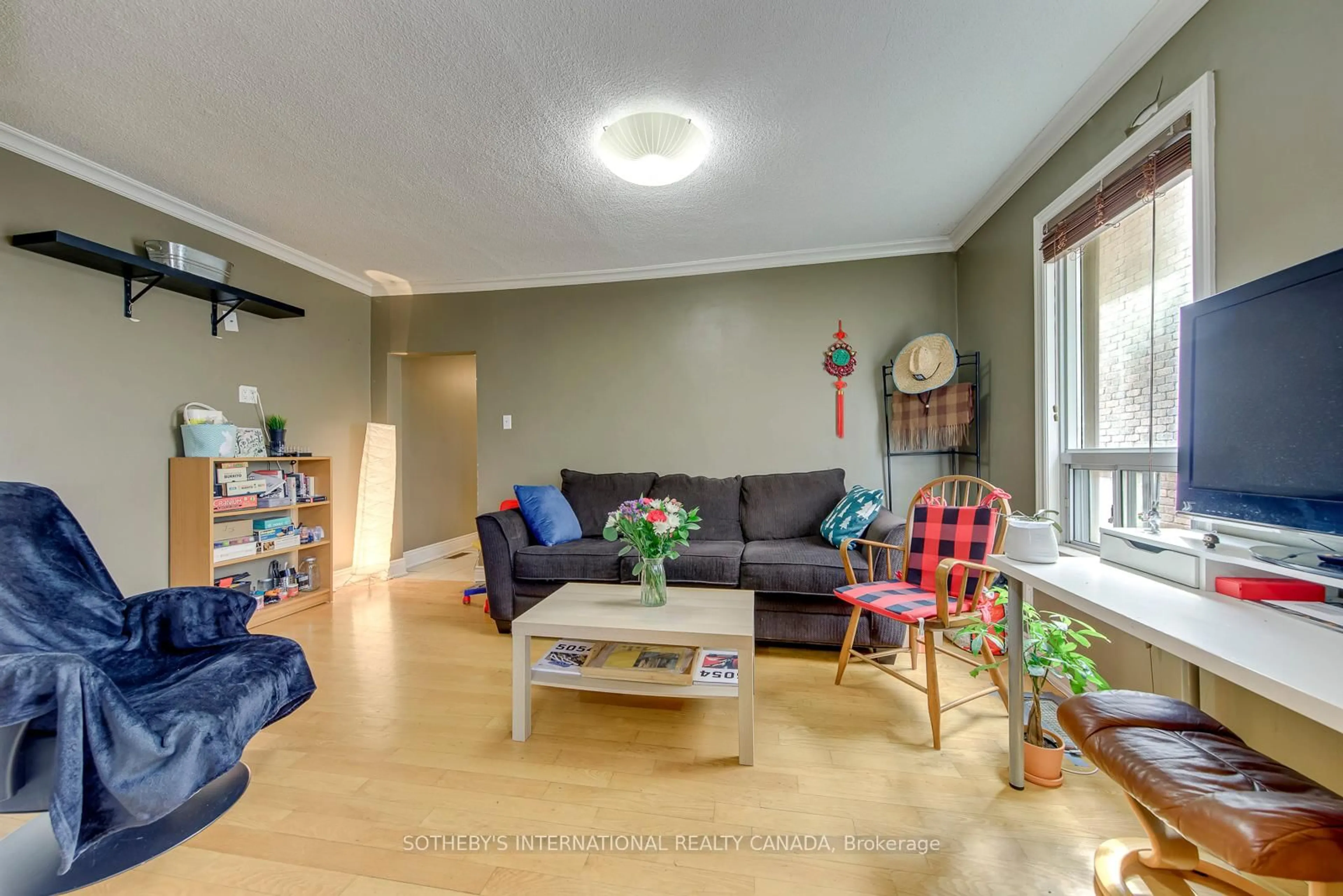 Living room with furniture, wood/laminate floor for 66 Twenty Ninth St, Toronto Ontario M8W 3B2