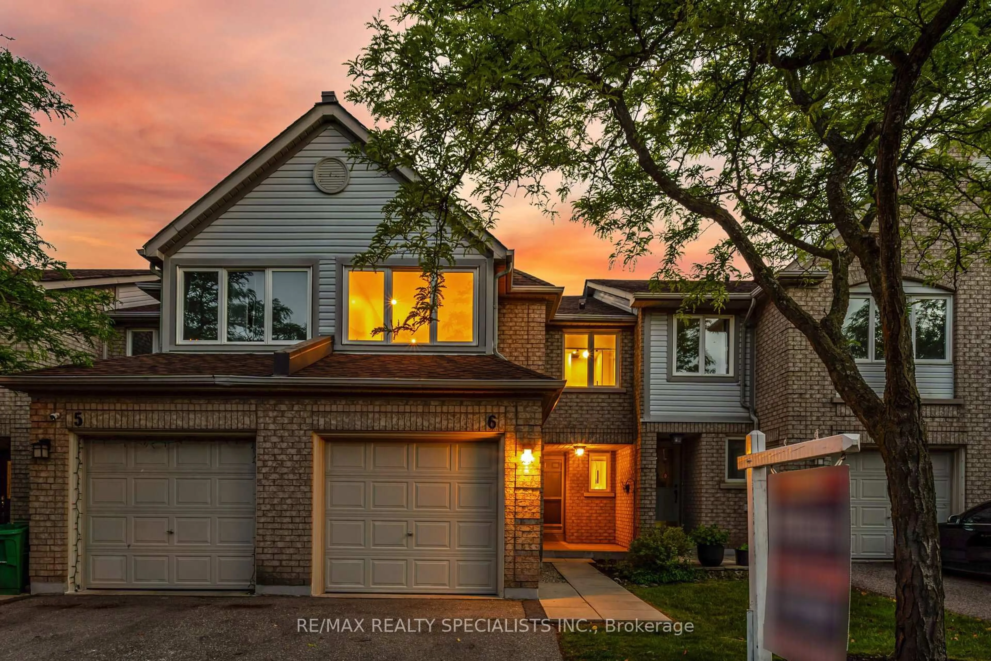 Home with brick exterior material, street for 2555 Thomas St #6, Mississauga Ontario L5M 5P6