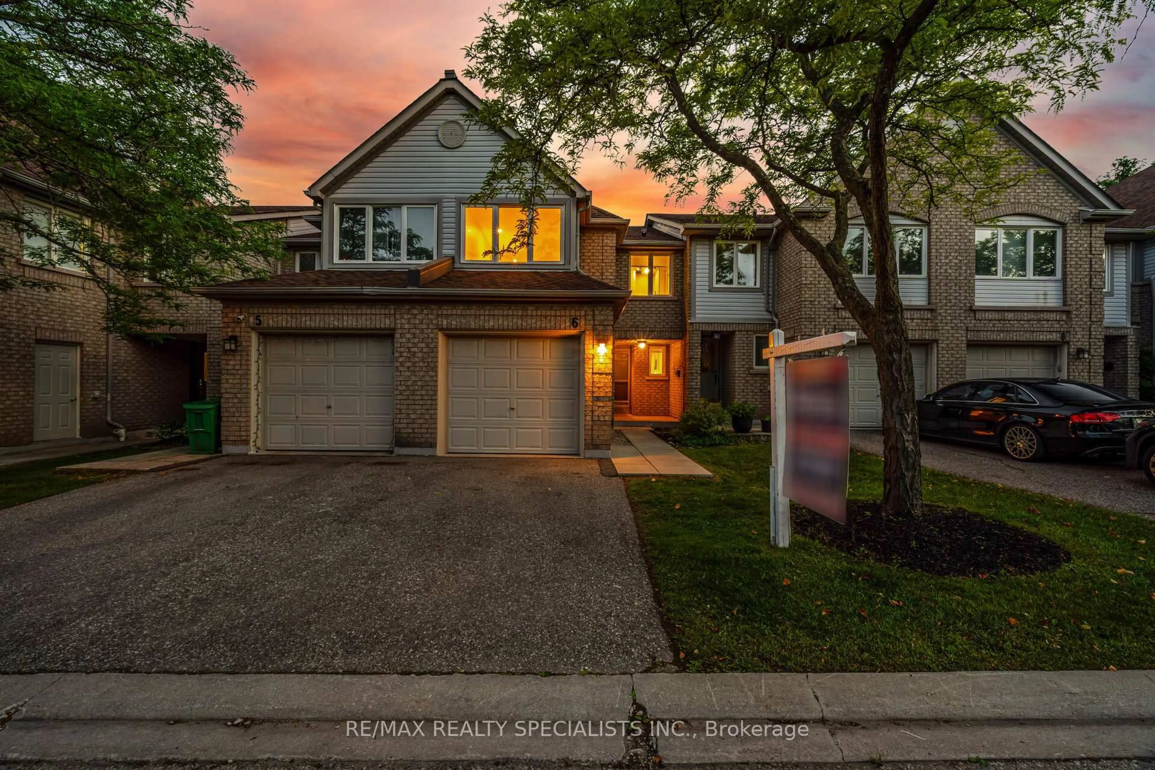 Home with brick exterior material, street for 2555 Thomas St #6, Mississauga Ontario L5M 5P6