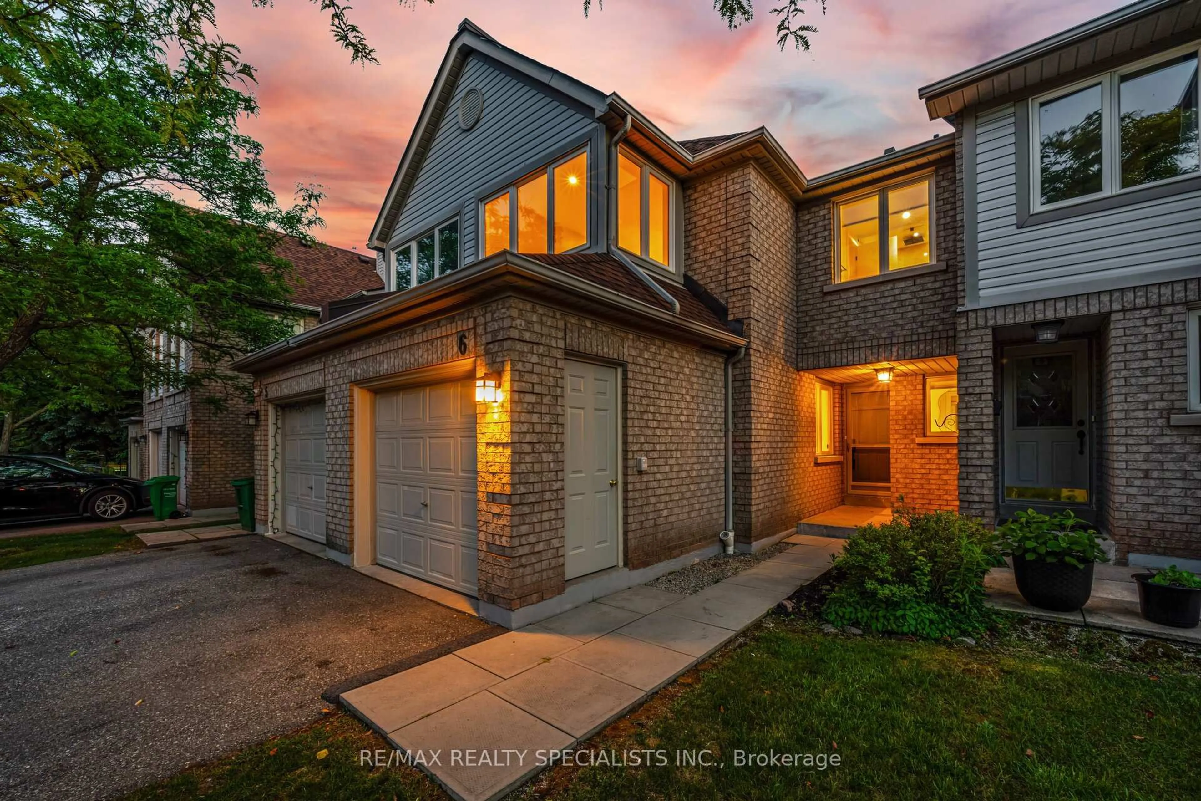 Home with brick exterior material, street for 2555 Thomas St #6, Mississauga Ontario L5M 5P6