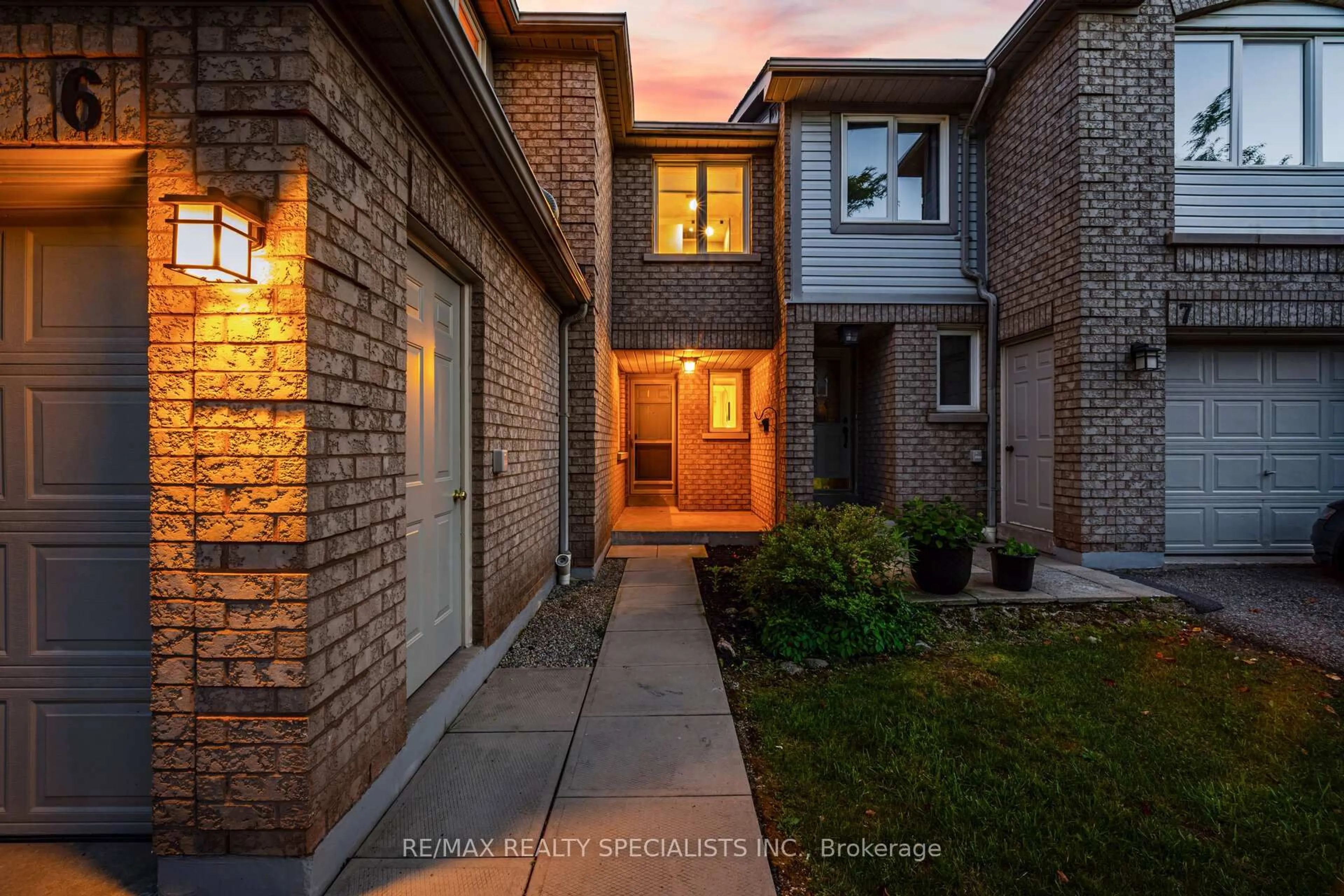 Home with brick exterior material, street for 2555 Thomas St #6, Mississauga Ontario L5M 5P6
