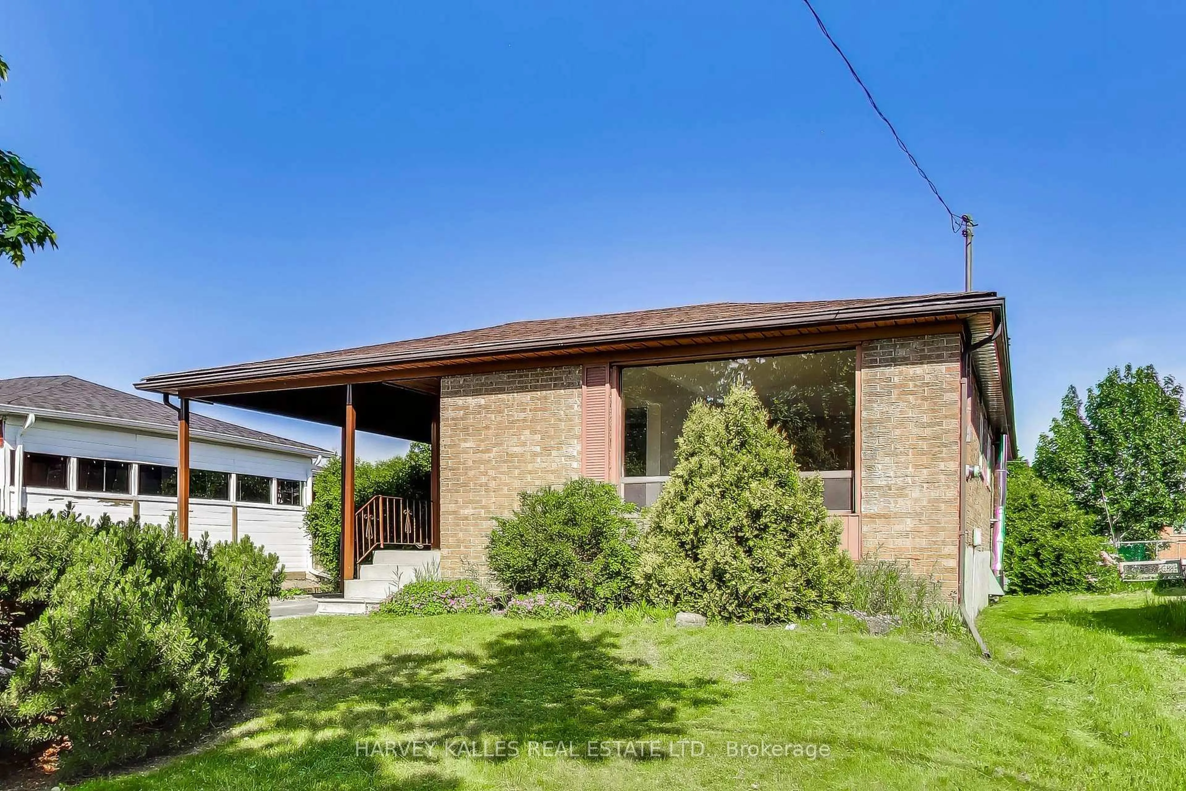 Home with brick exterior material, street for 3760 Woodruff Cres, Mississauga Ontario L4T 1T9