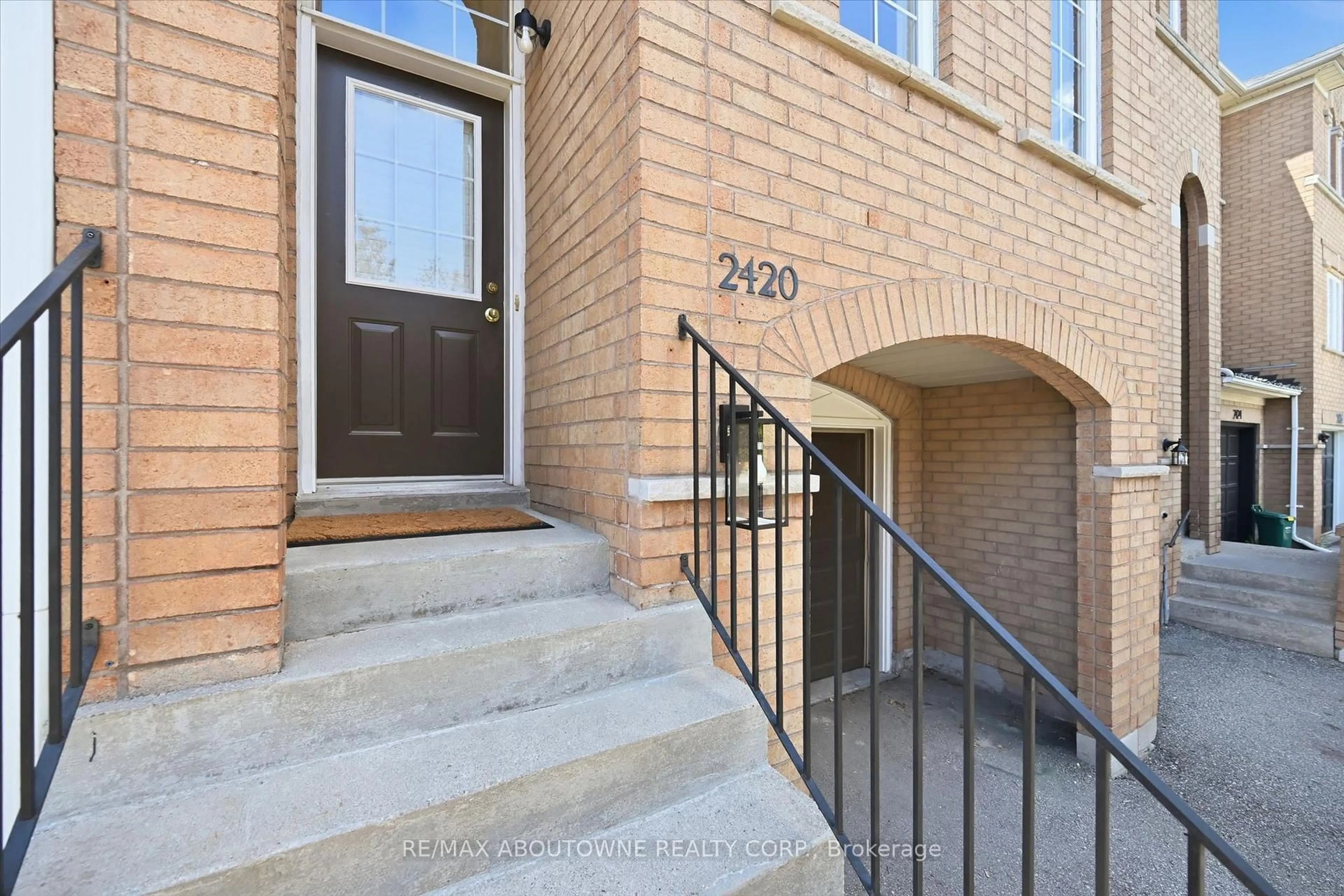 Unknown for 2420 RAVINEBROOK Cres, Oakville Ontario L6H 6Y2