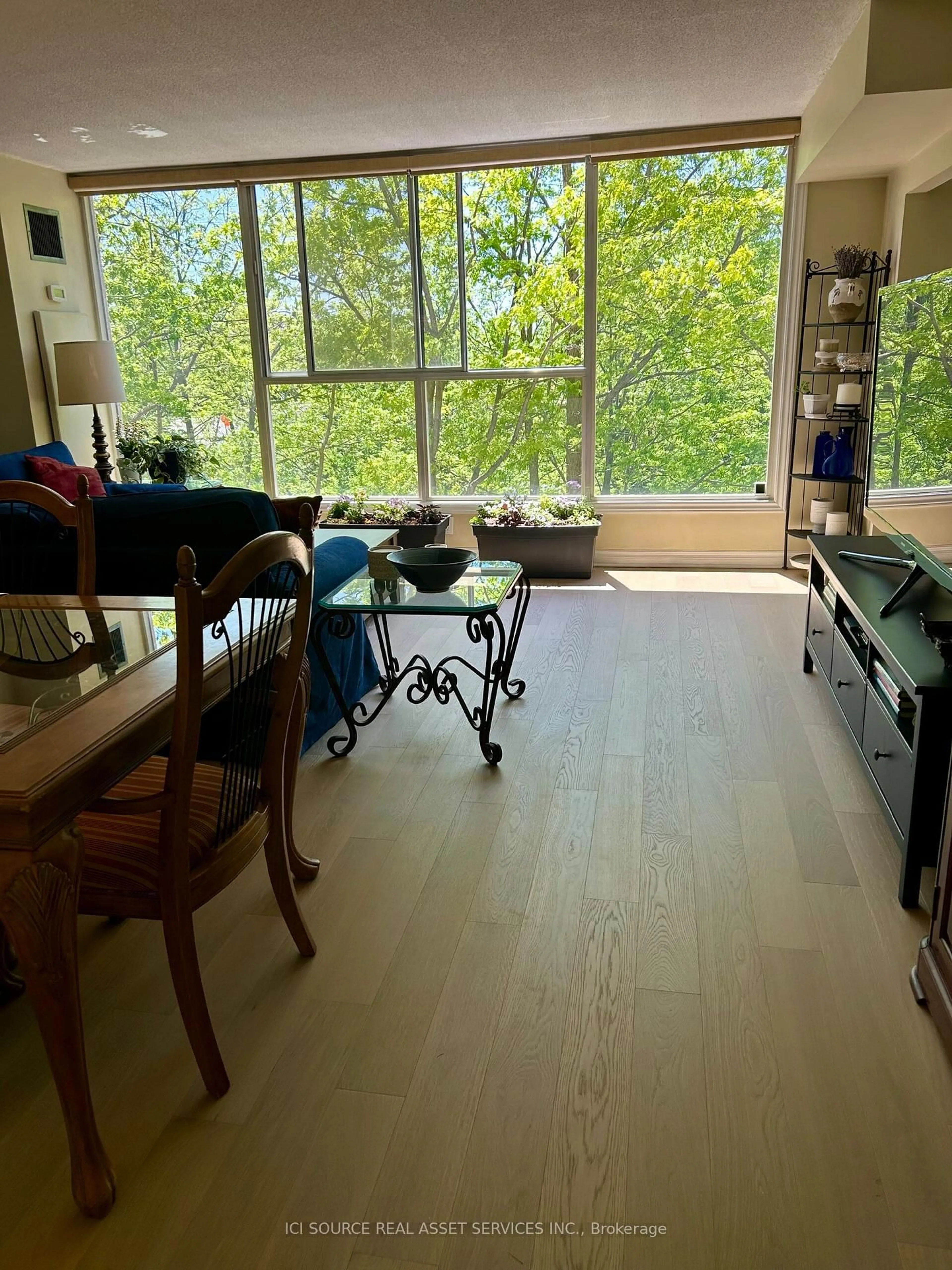 A pic of a room for 1271 Walden Circ #206, Mississauga Ontario L5J 4R4