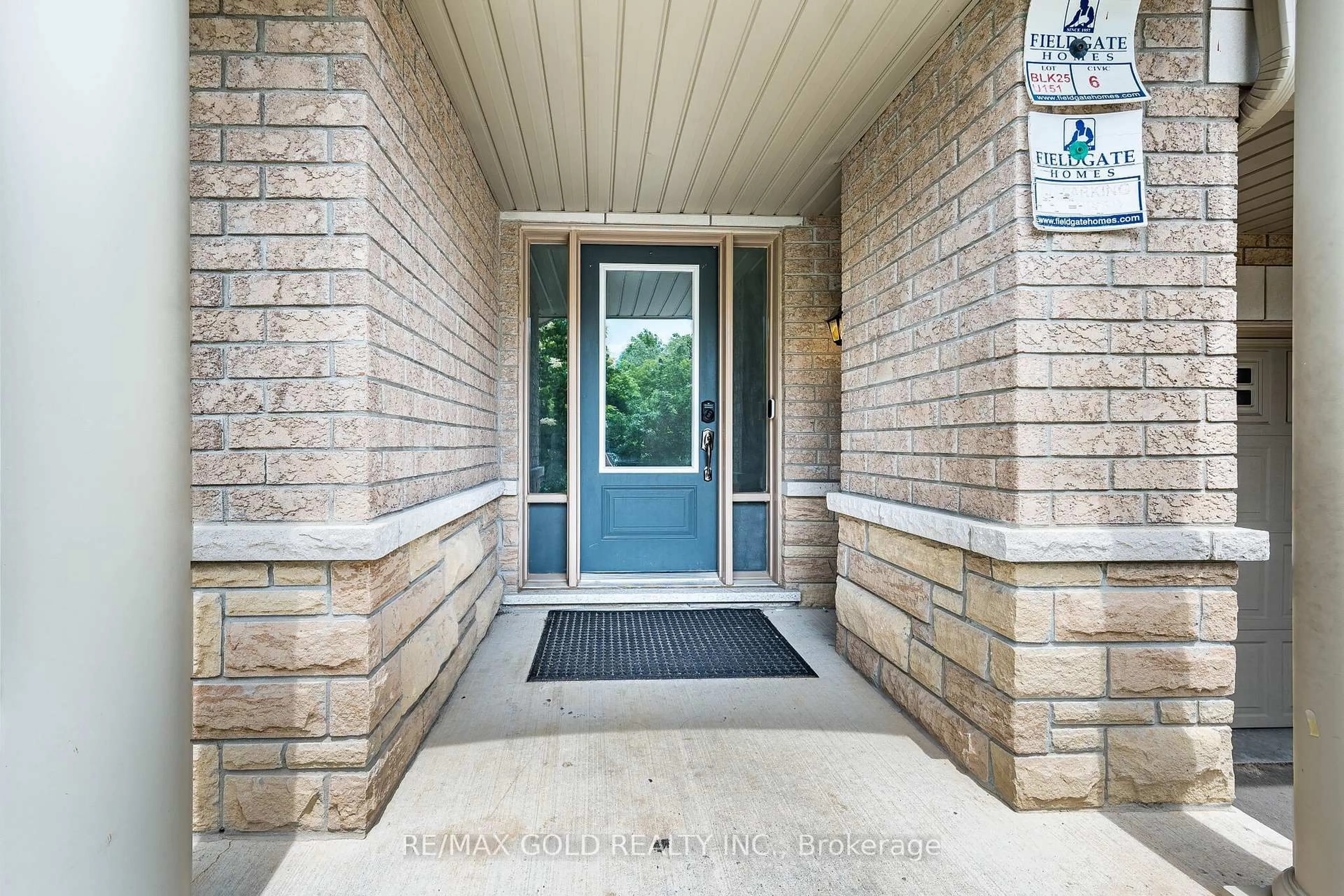 Indoor entryway for 6 Pulberry Clse #151, Brampton Ontario L6Y 6E6