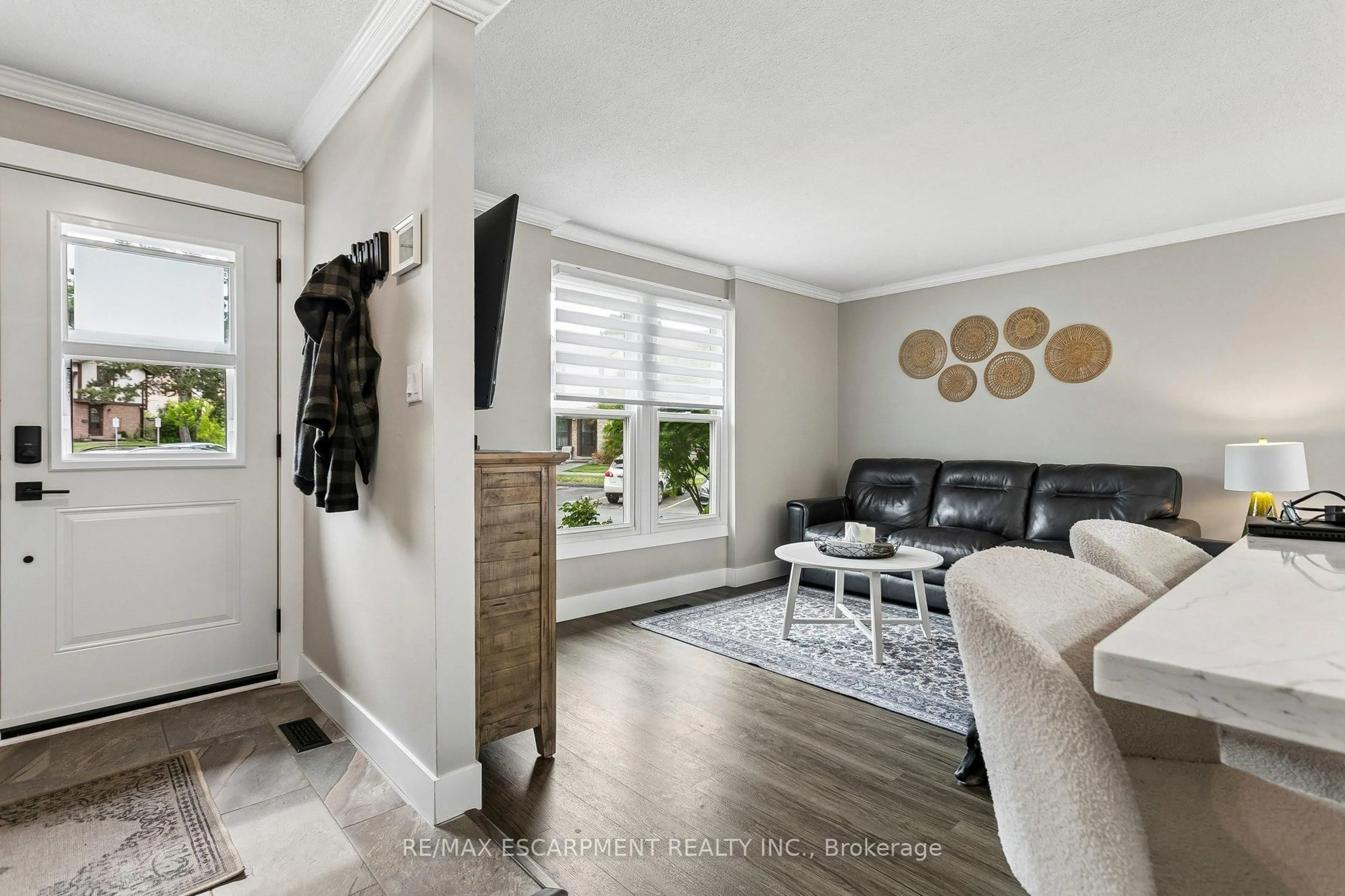 Living room with furniture, unknown for 6650 Falconer Dr #58, Mississauga Ontario L5N 1B5